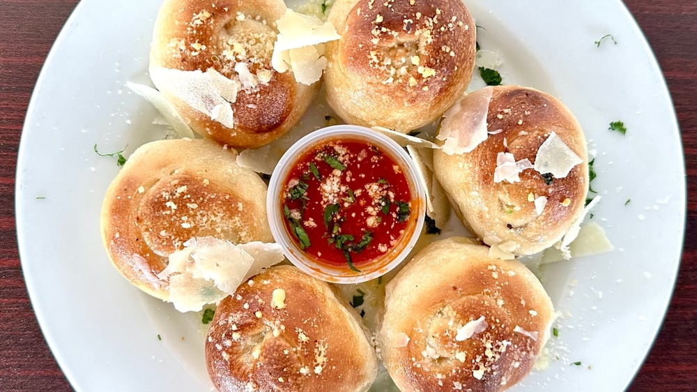 GARLIC KNOTS