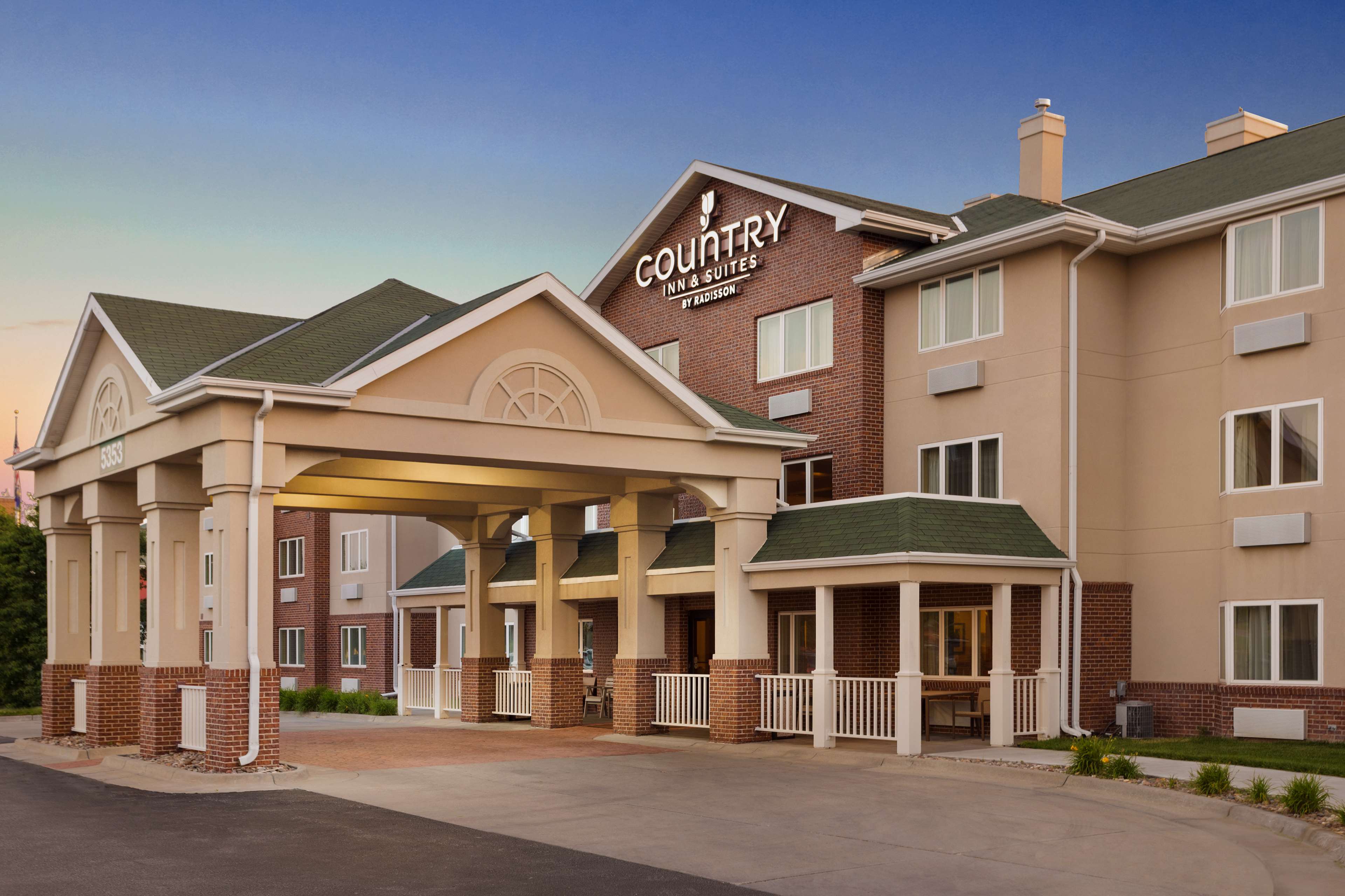 Country Inn & Suites by Radisson, Lincoln North Hotel and Conference Center, NE Photo