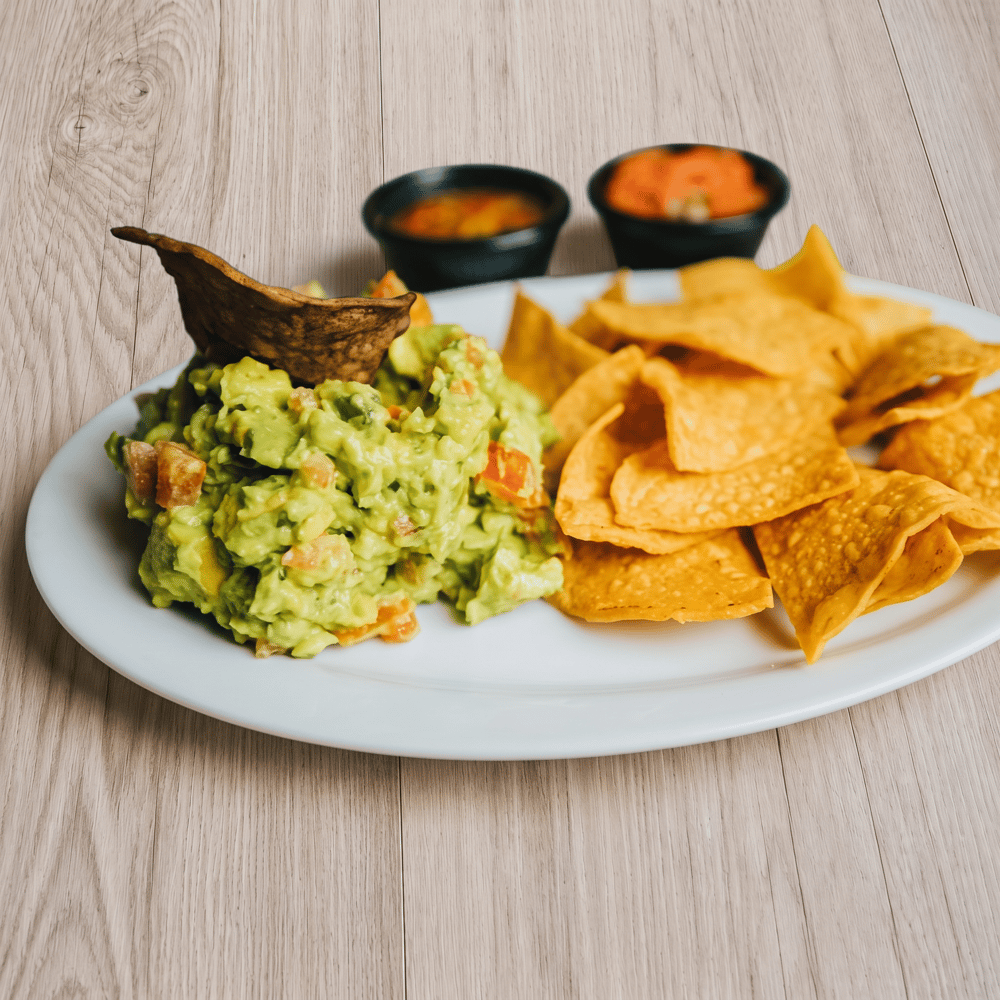 Guacamole (8 Oz) and Chips