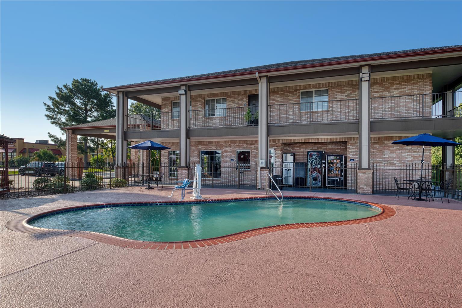 Best Western Lake Conroe Inn Image