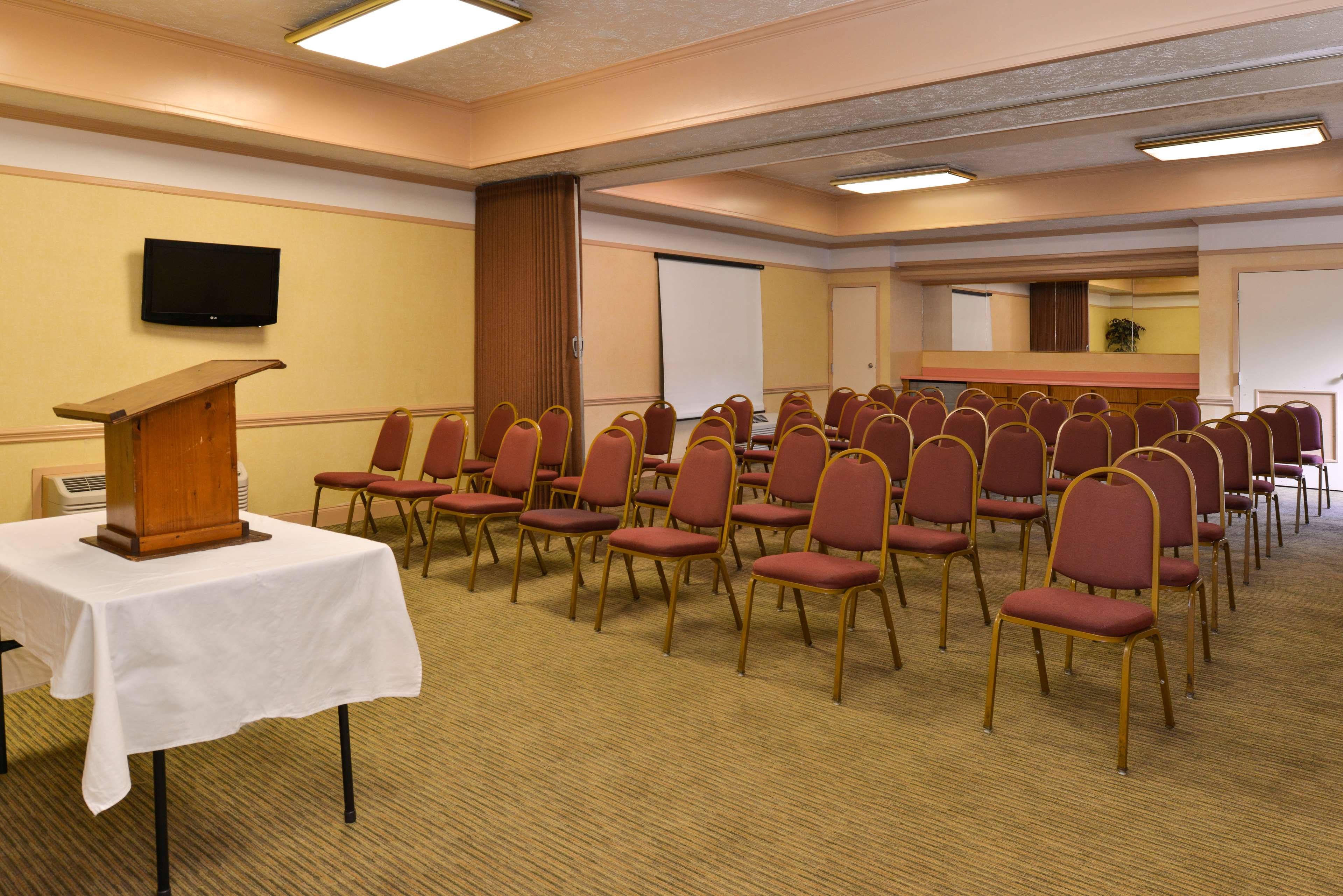 SureStay Plus Hotel by Best Western Fayetteville Photo