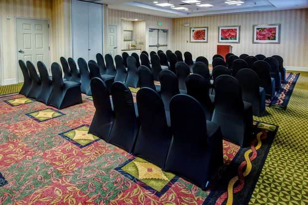Images Hilton Garden Inn Birmingham/Lakeshore Drive