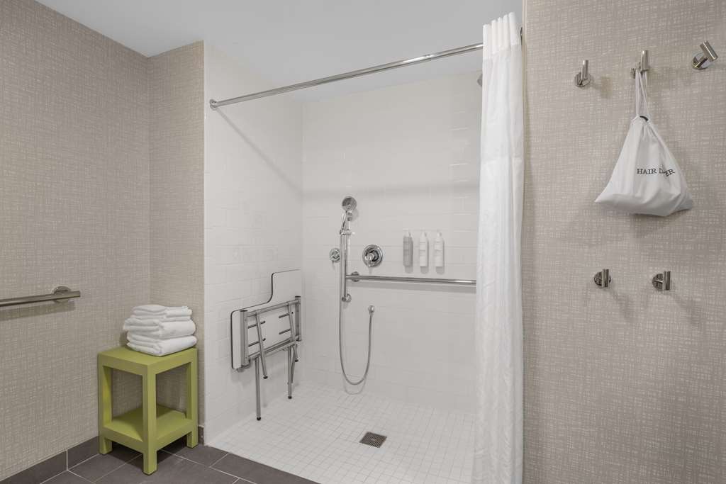 Hampton Inn & Suites Bakersfield Central Image