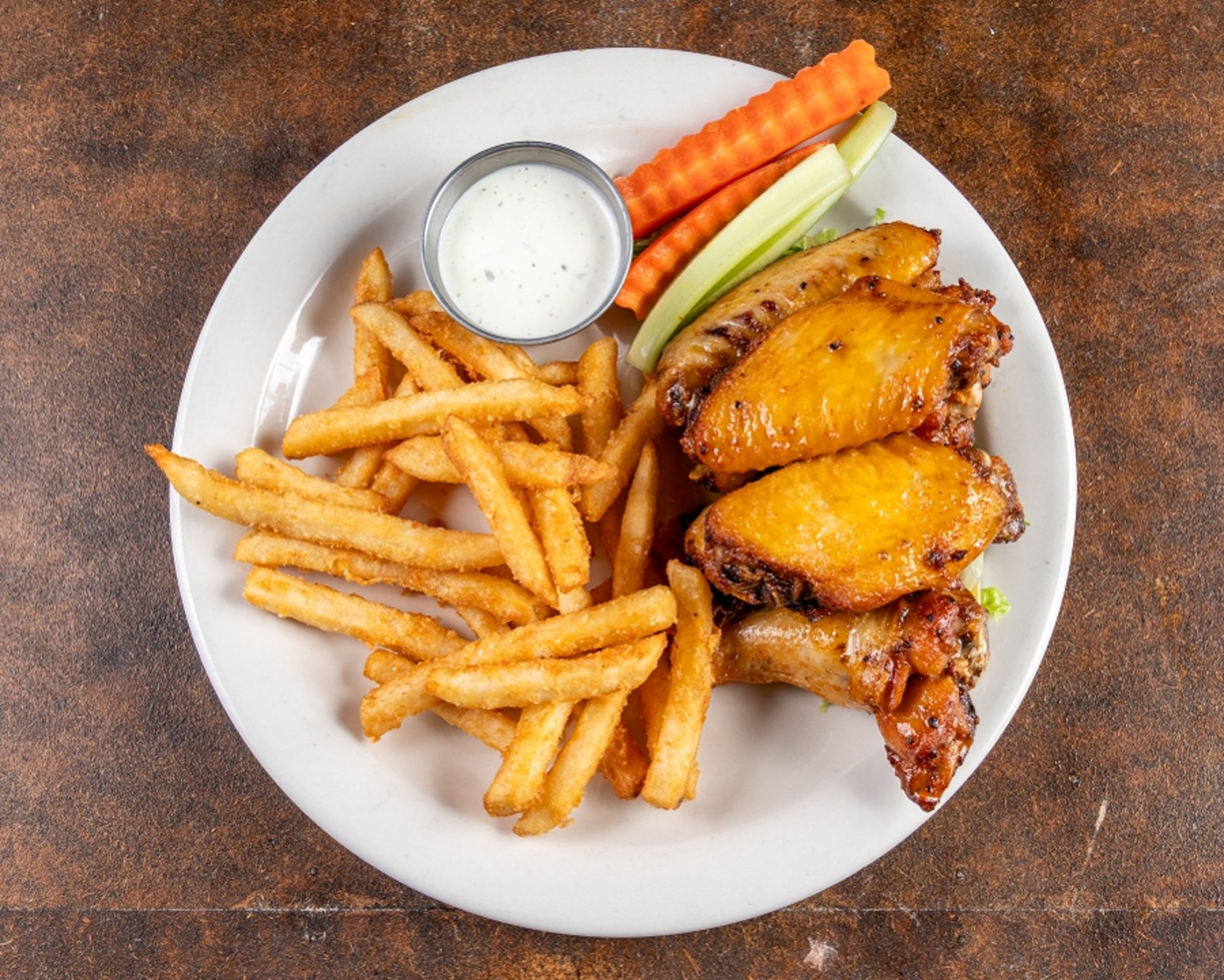 Chicken Wings With Fries