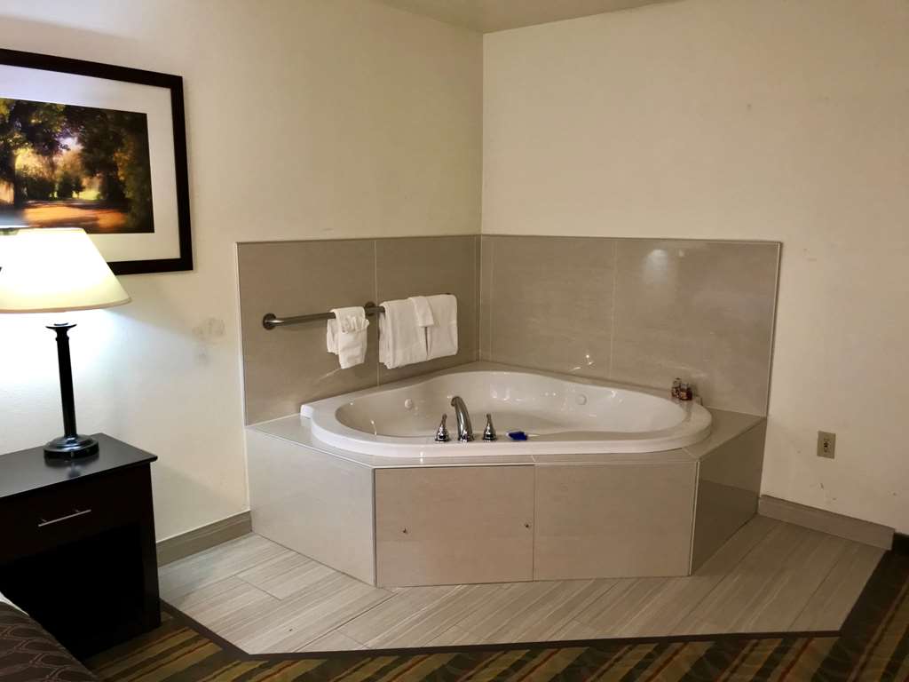 Best Western Visalia Hotel Image