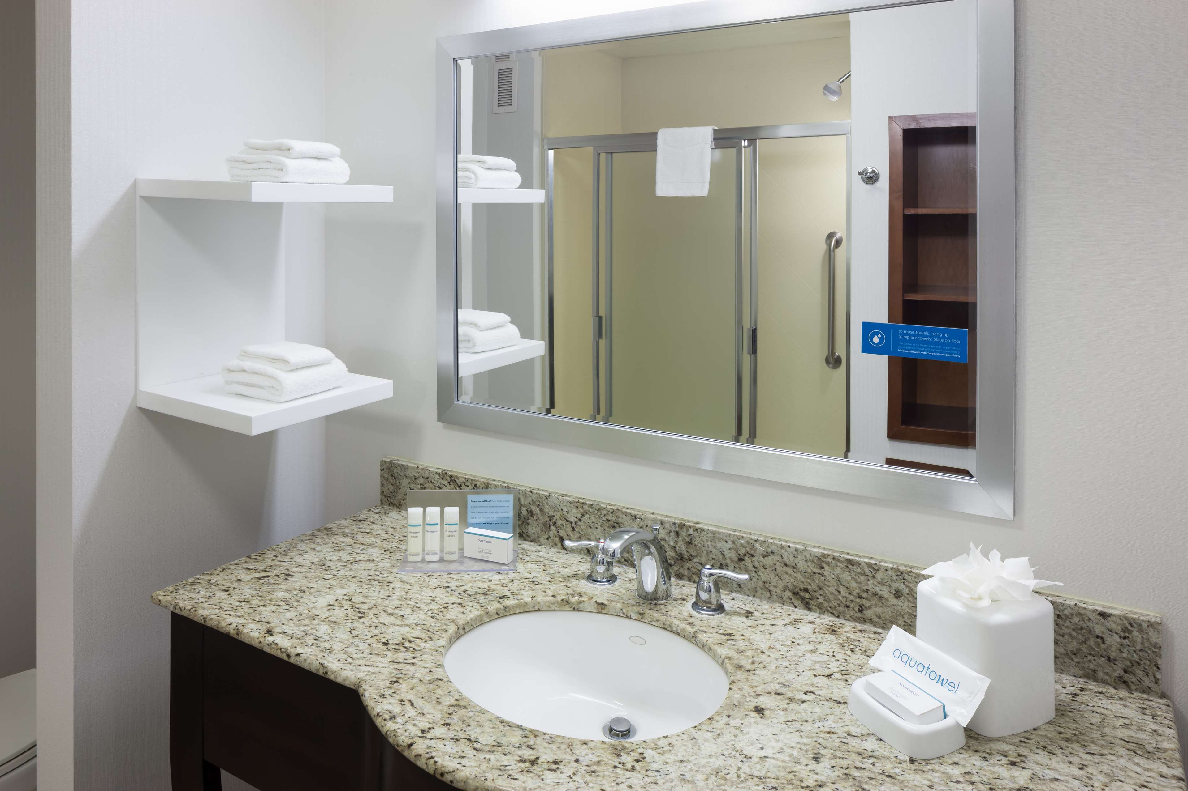Guest room bath