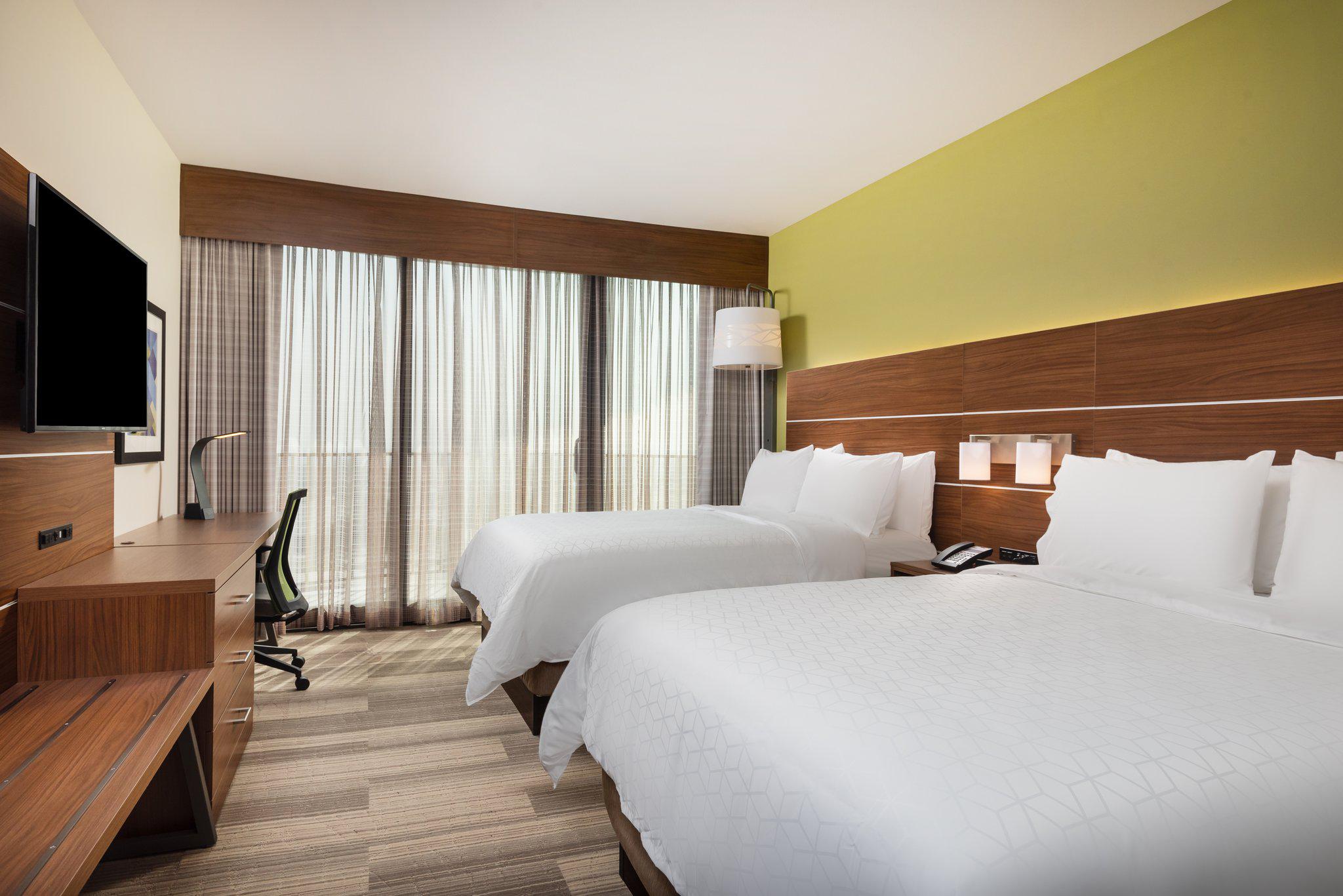 Holiday Inn Express & Suites Santa ANA - Orange County Photo