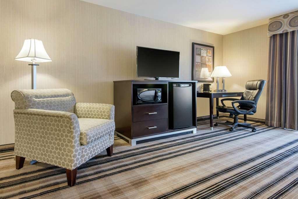 Hampton Inn Meadville Image