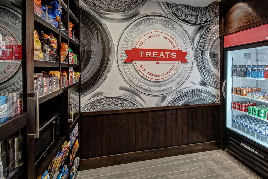 Hampton Inn Fresno Airport Image