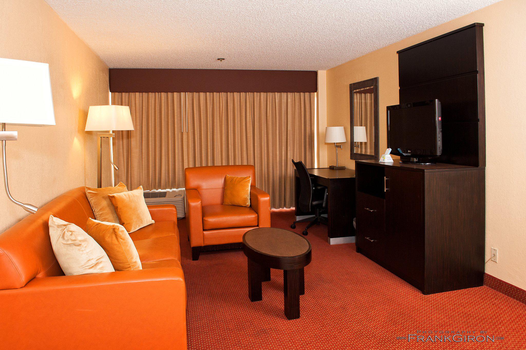 Holiday Inn Phoenix-West Photo