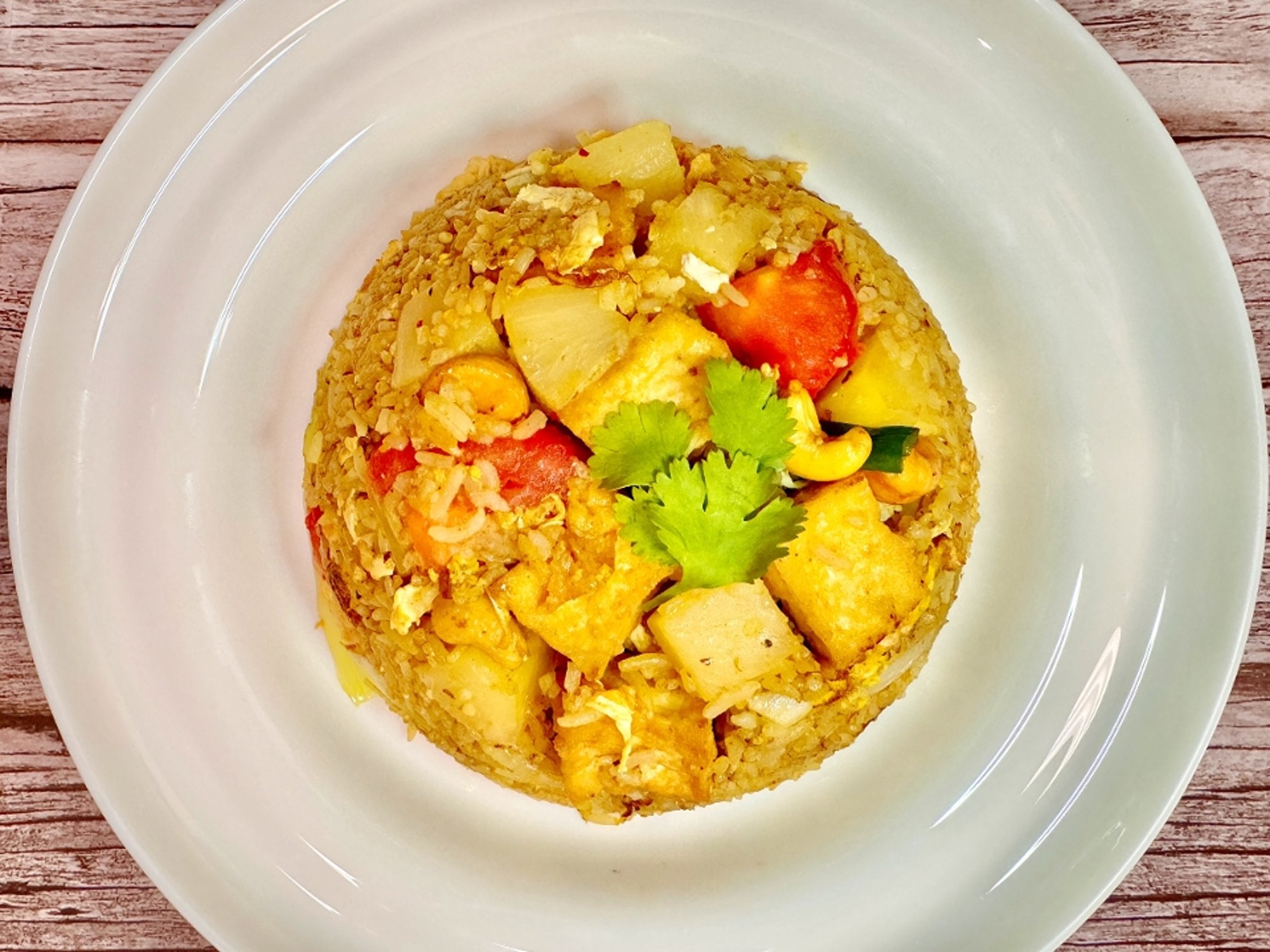 VEGAN PINEAPPLE FRIED RICE
