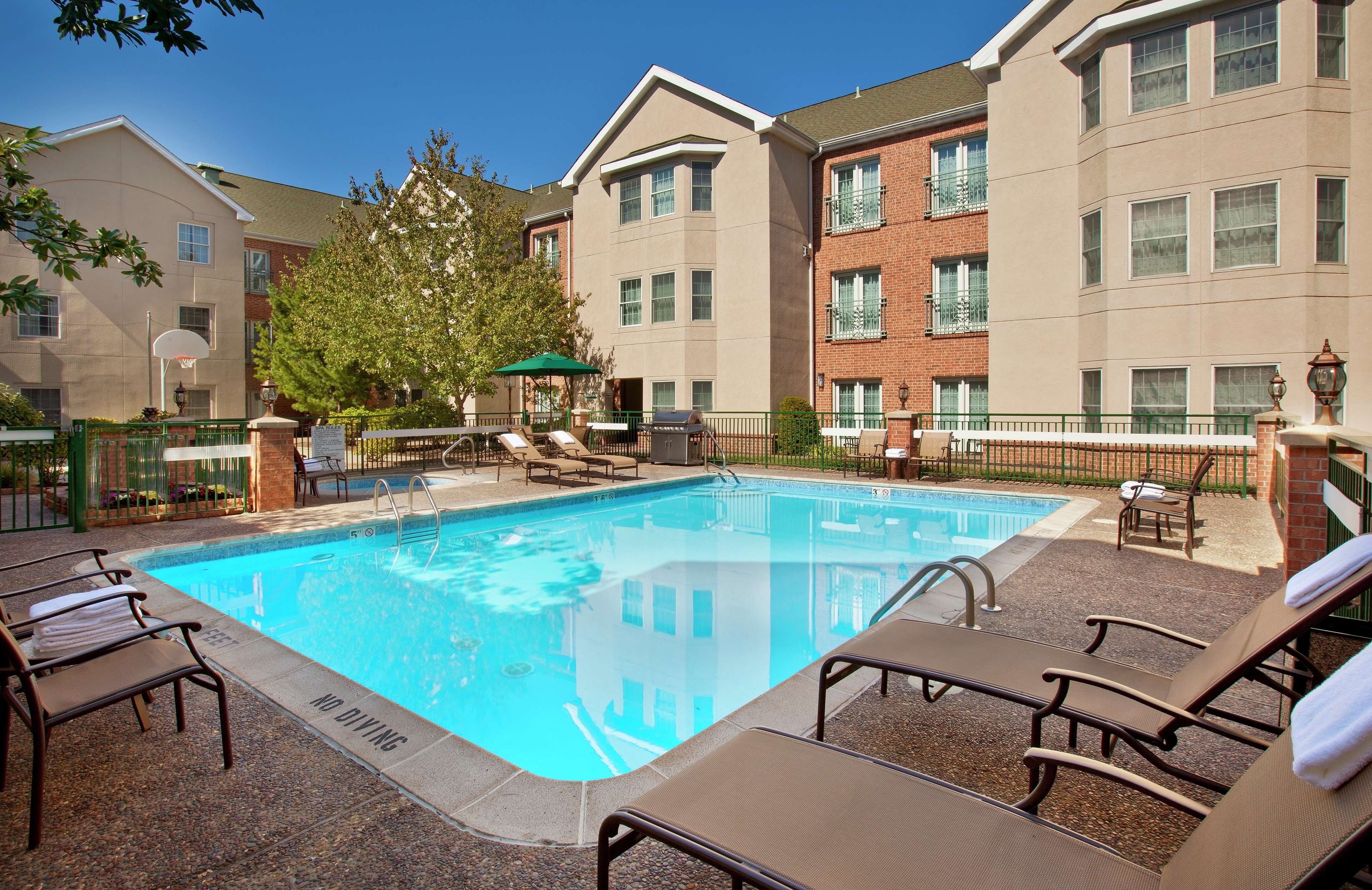 Homewood Suites by Hilton Kansas City-Airport Photo