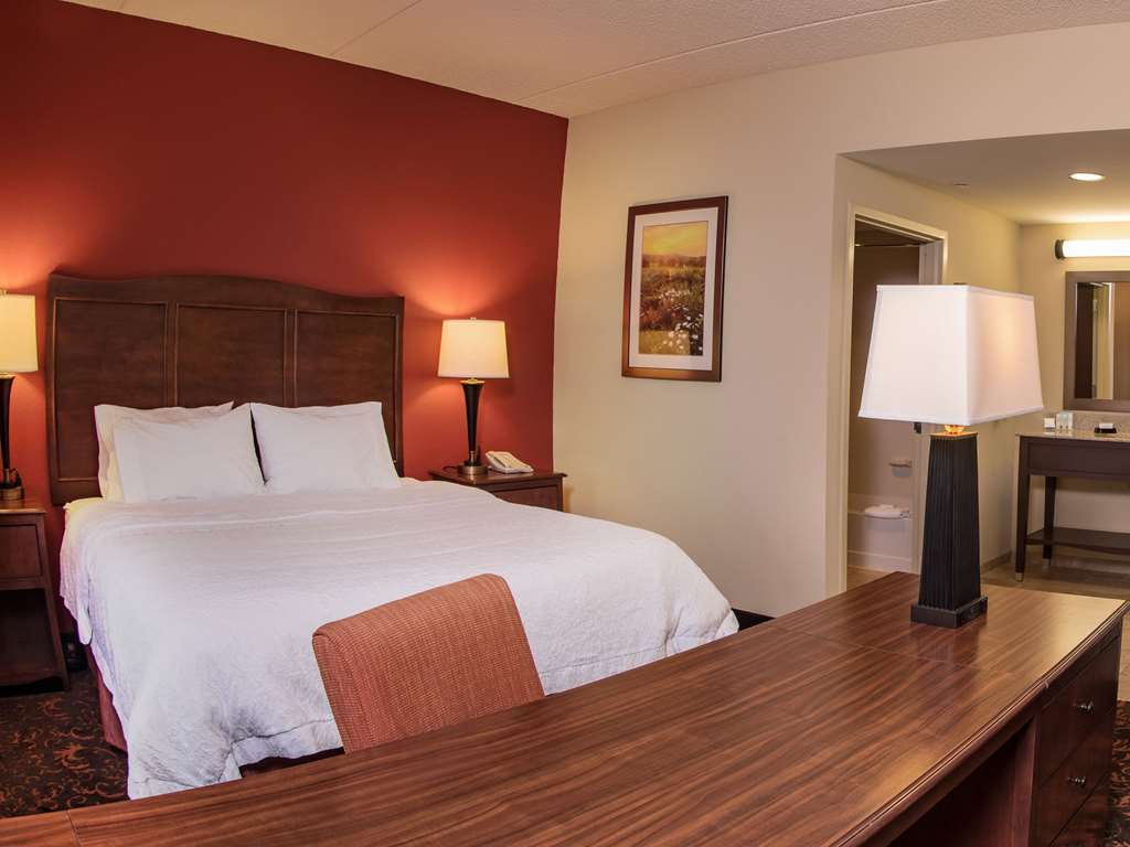 Hampton Inn & Suites Woodstock, VA Image