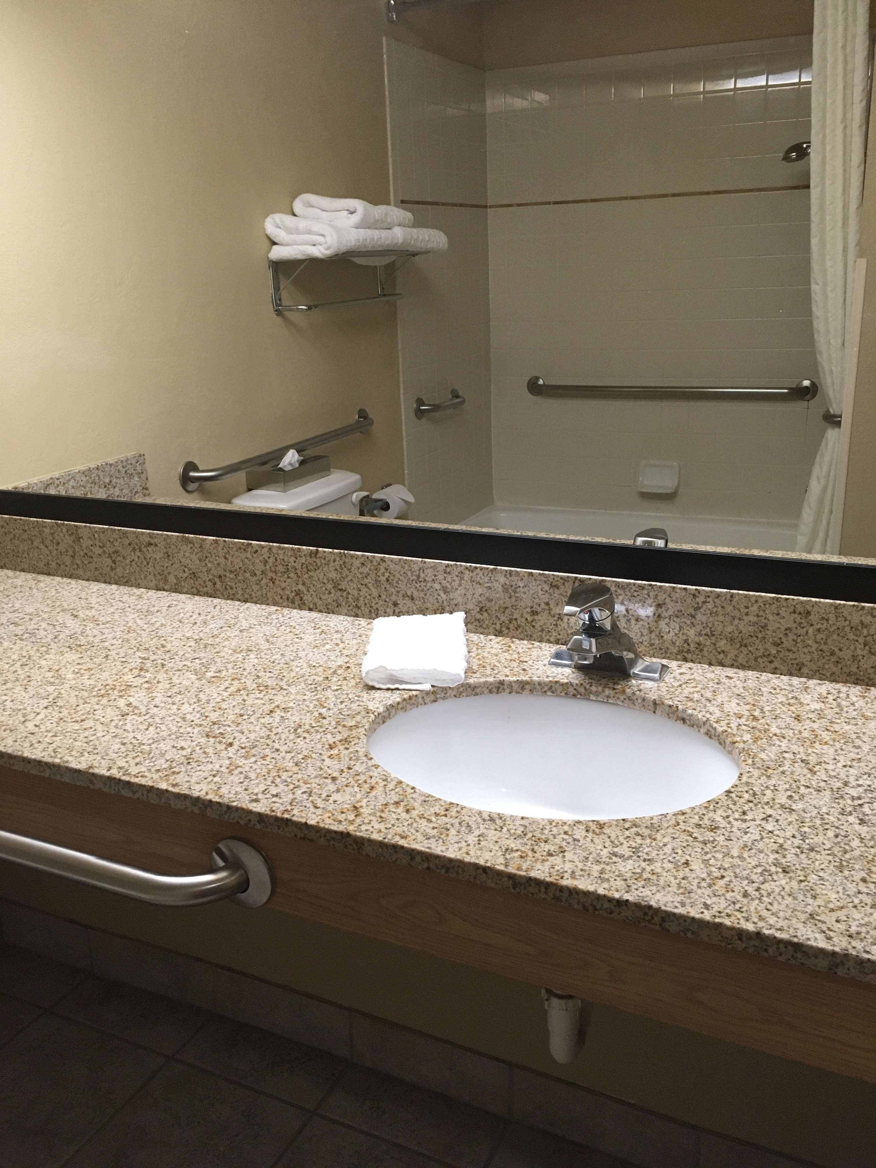 Best Western Plus Caldwell Inn & Suites Photo