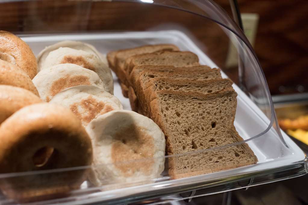 Hampton Inn & Suites Woodstock, VA Image