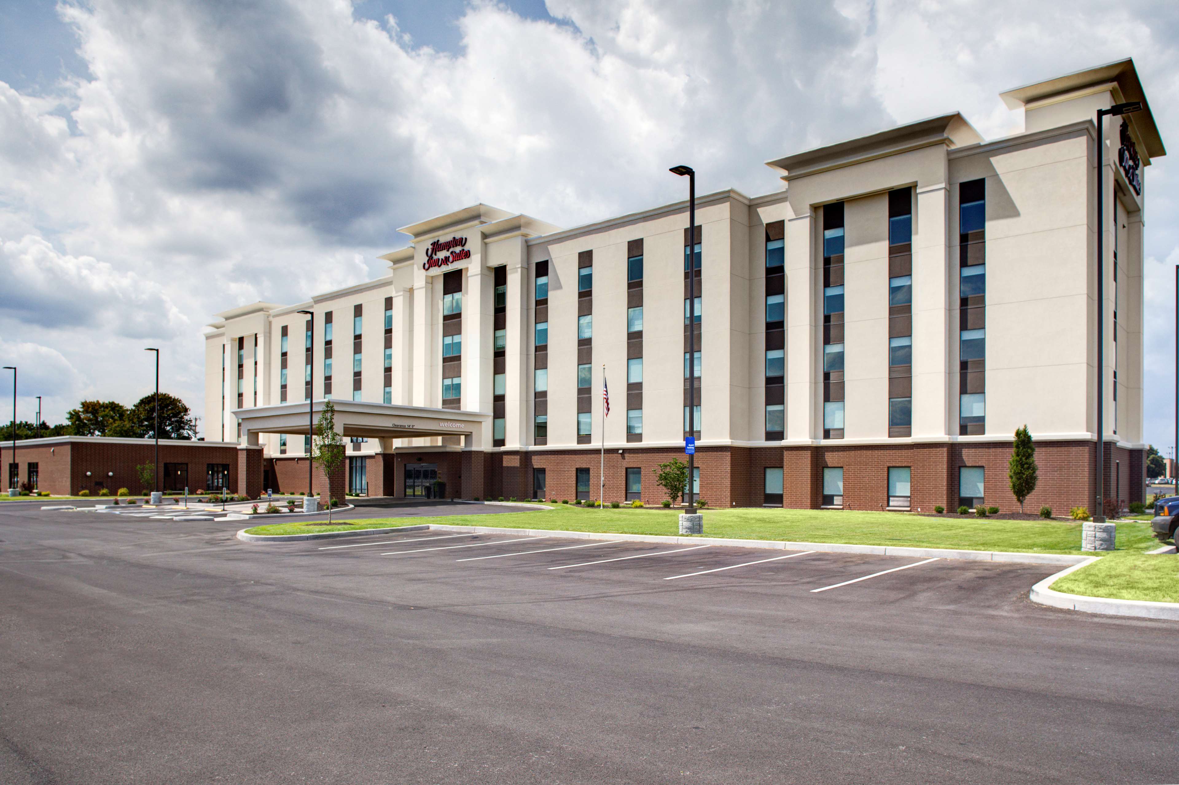 Hampton Inn & Suites Syracuse North Airport Area Photo