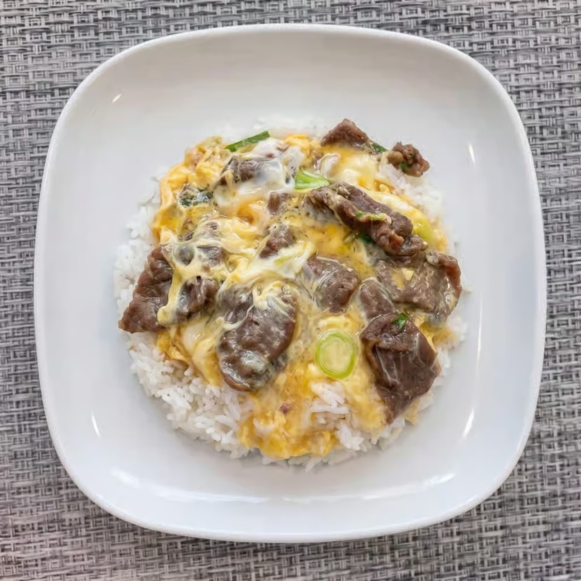 Beef with Egg on Rice / 滑蛋牛燴飯