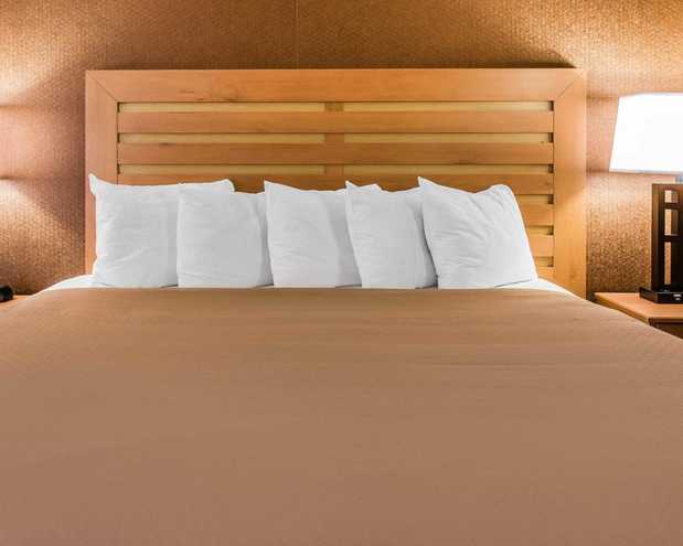 Images Quality Inn & Suites Warren - Detroit