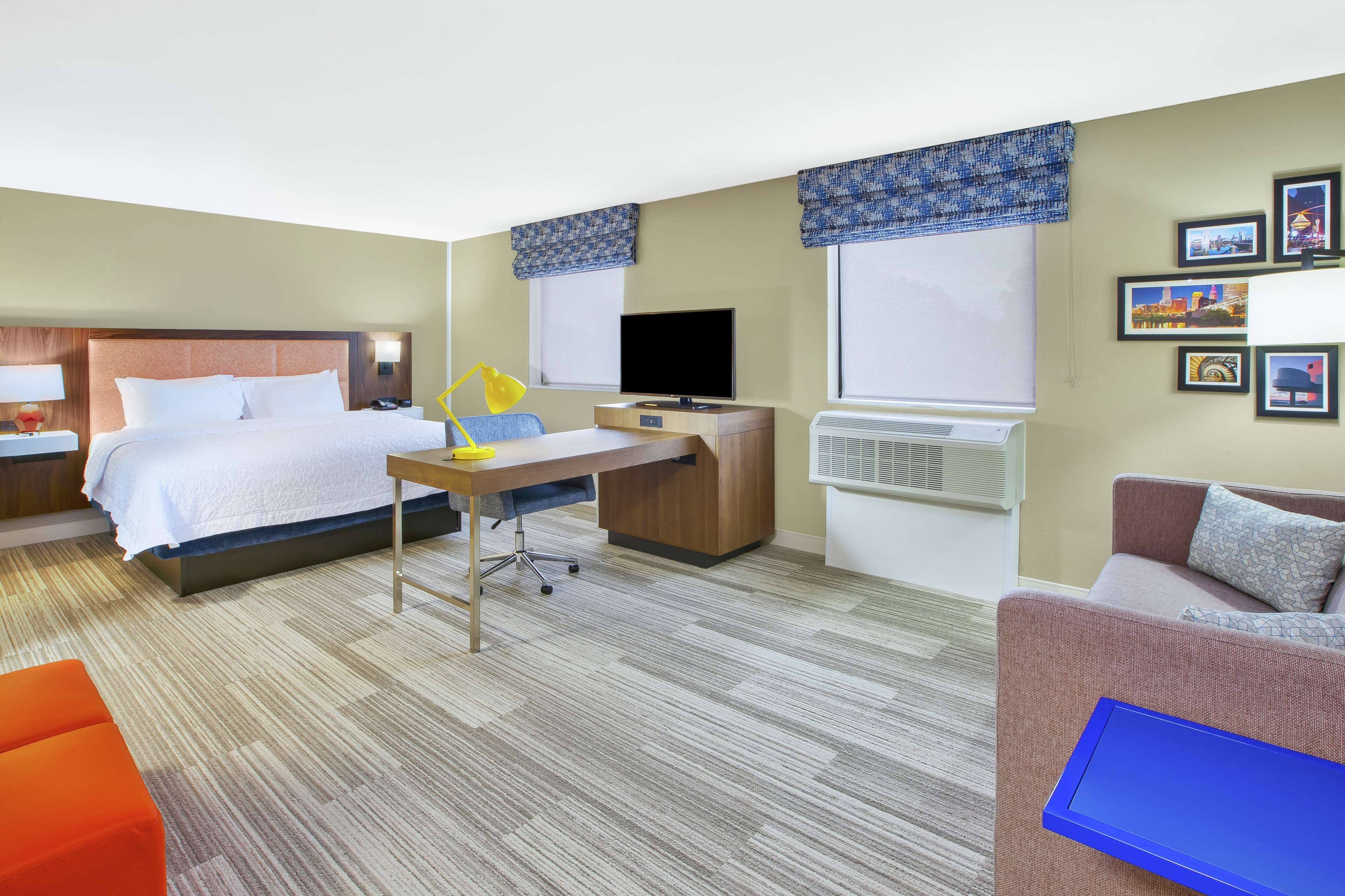 Hampton Inn & Suites Oakwood Village-Cleveland Photo