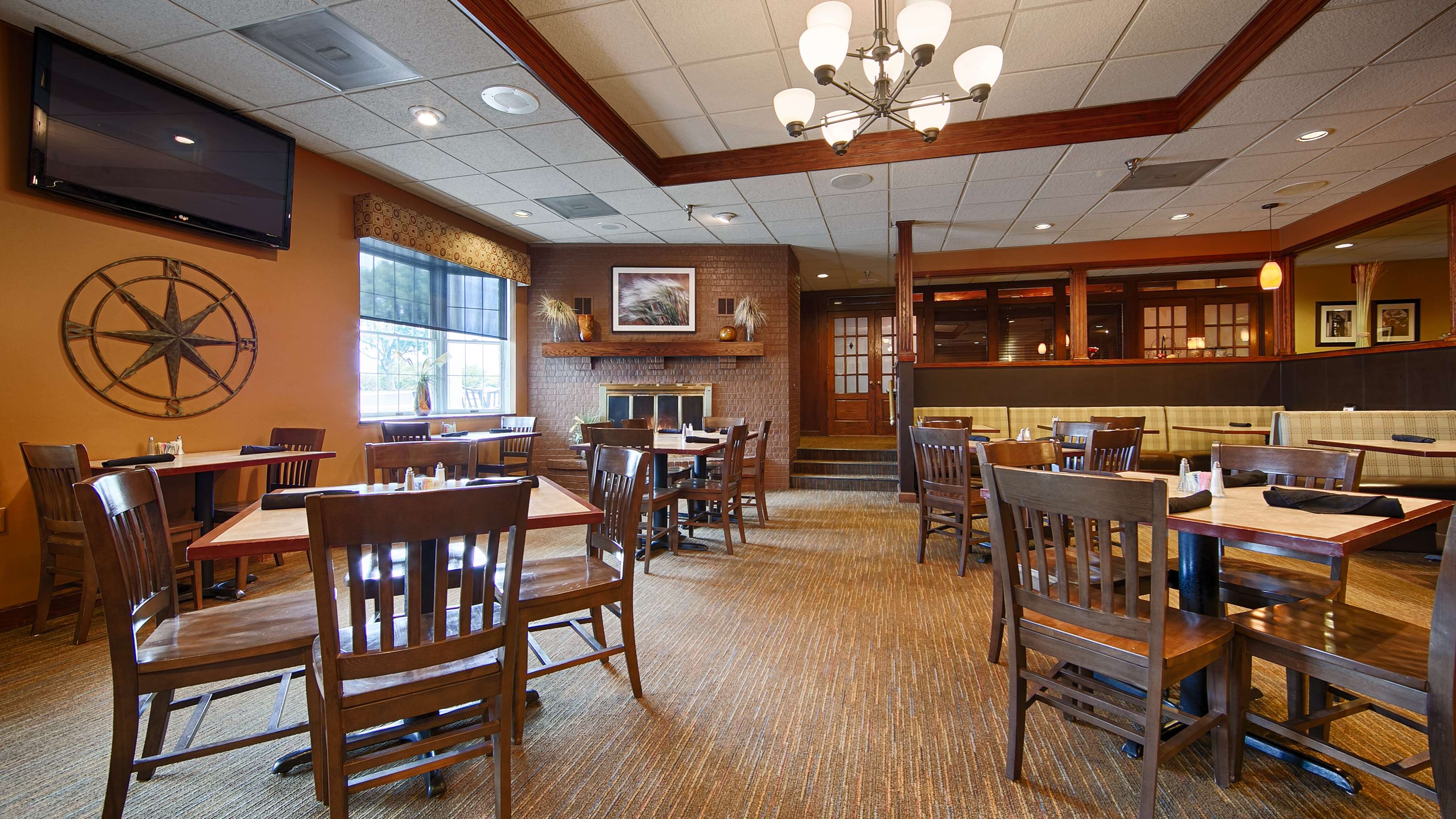 Best Western Plus Steeplegate Inn, 100 W 76th St, Davenport, IA, Hotels