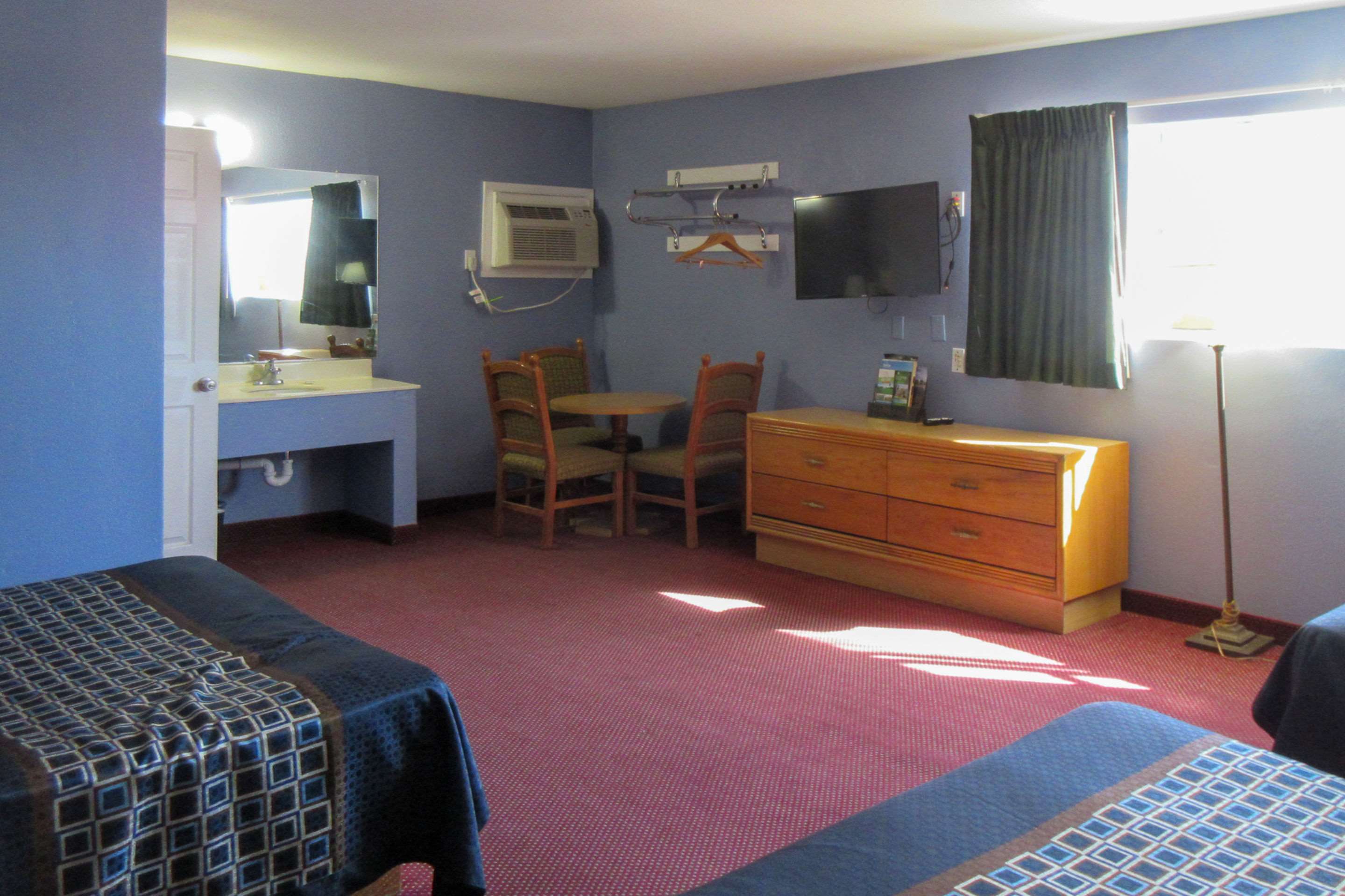 Rodeway Inn & Suites Photo