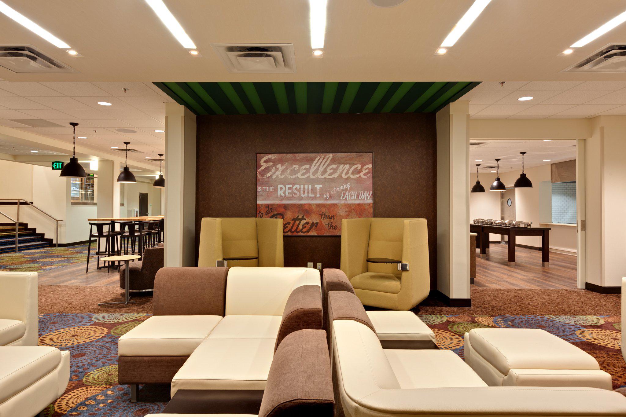 Holiday Inn & Suites Atlanta Airport-North Photo