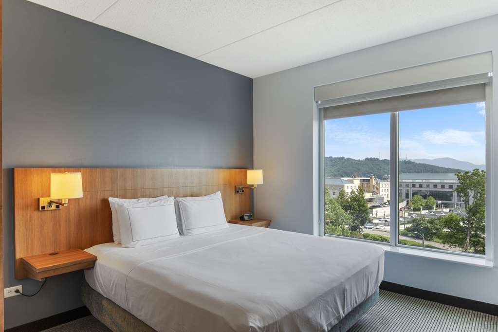 DoubleTree by Hilton Asheville Downtown Image