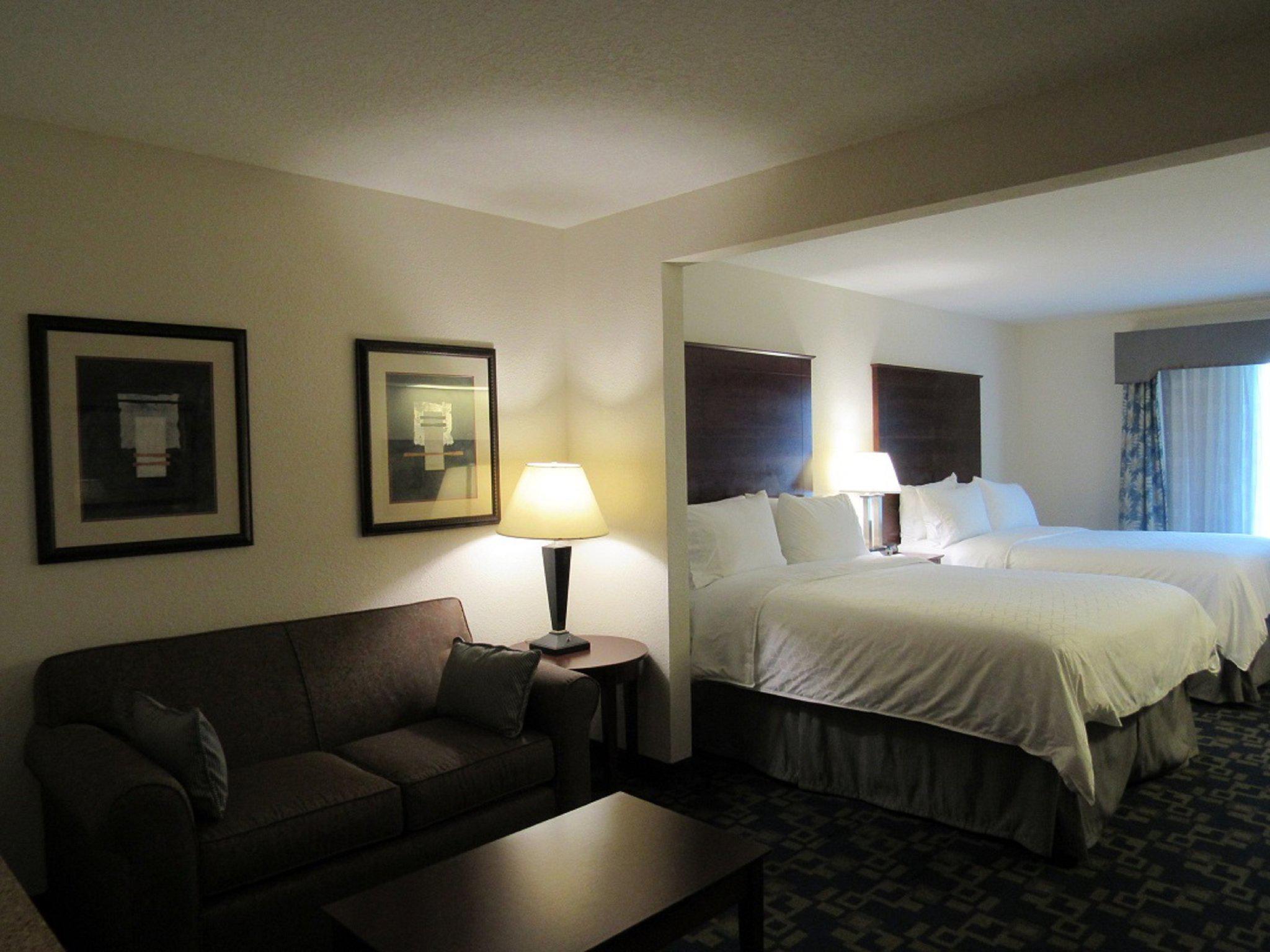 Holiday Inn Express & Suites Pembroke Pines-Sheridan St Photo