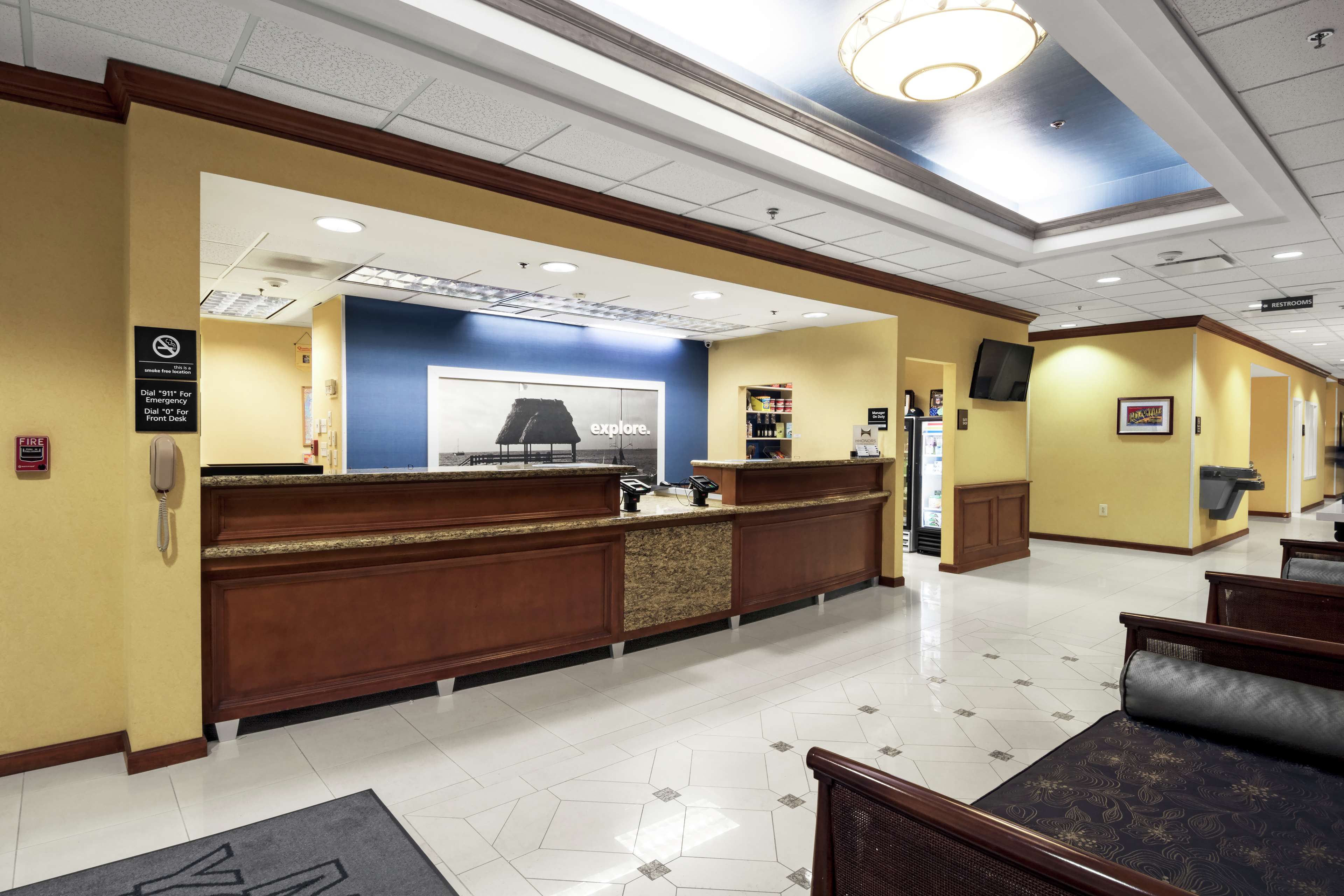Hampton Inn & Suites Jacksonville Deerwood Park Photo