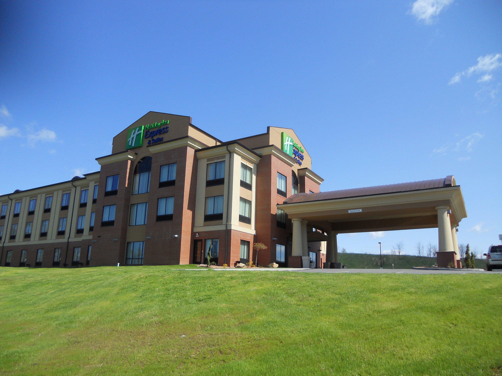 Holiday Inn Express & Suites Greensburg Photo