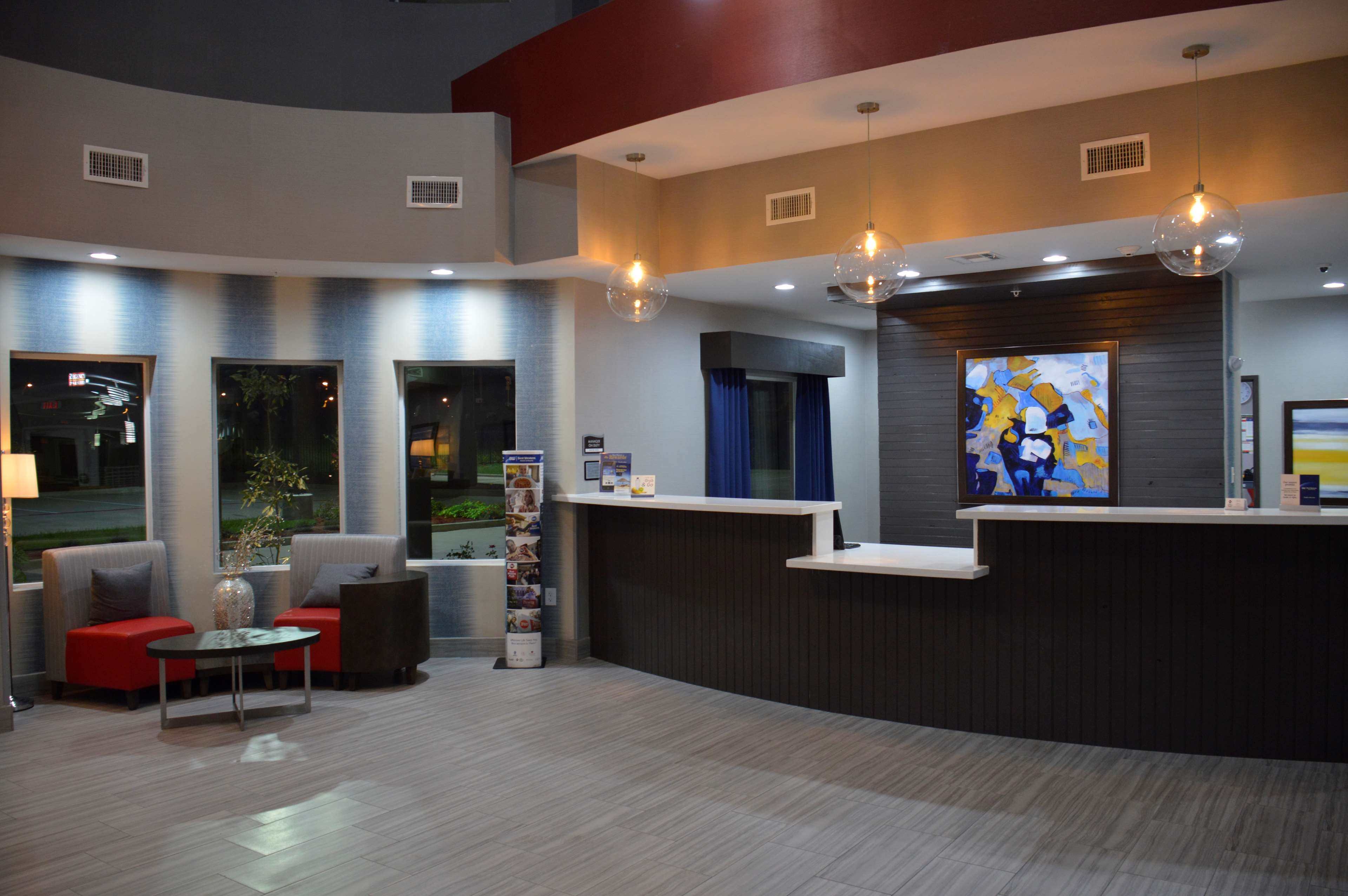 Best Western Plus Airport Inn & Suites Photo