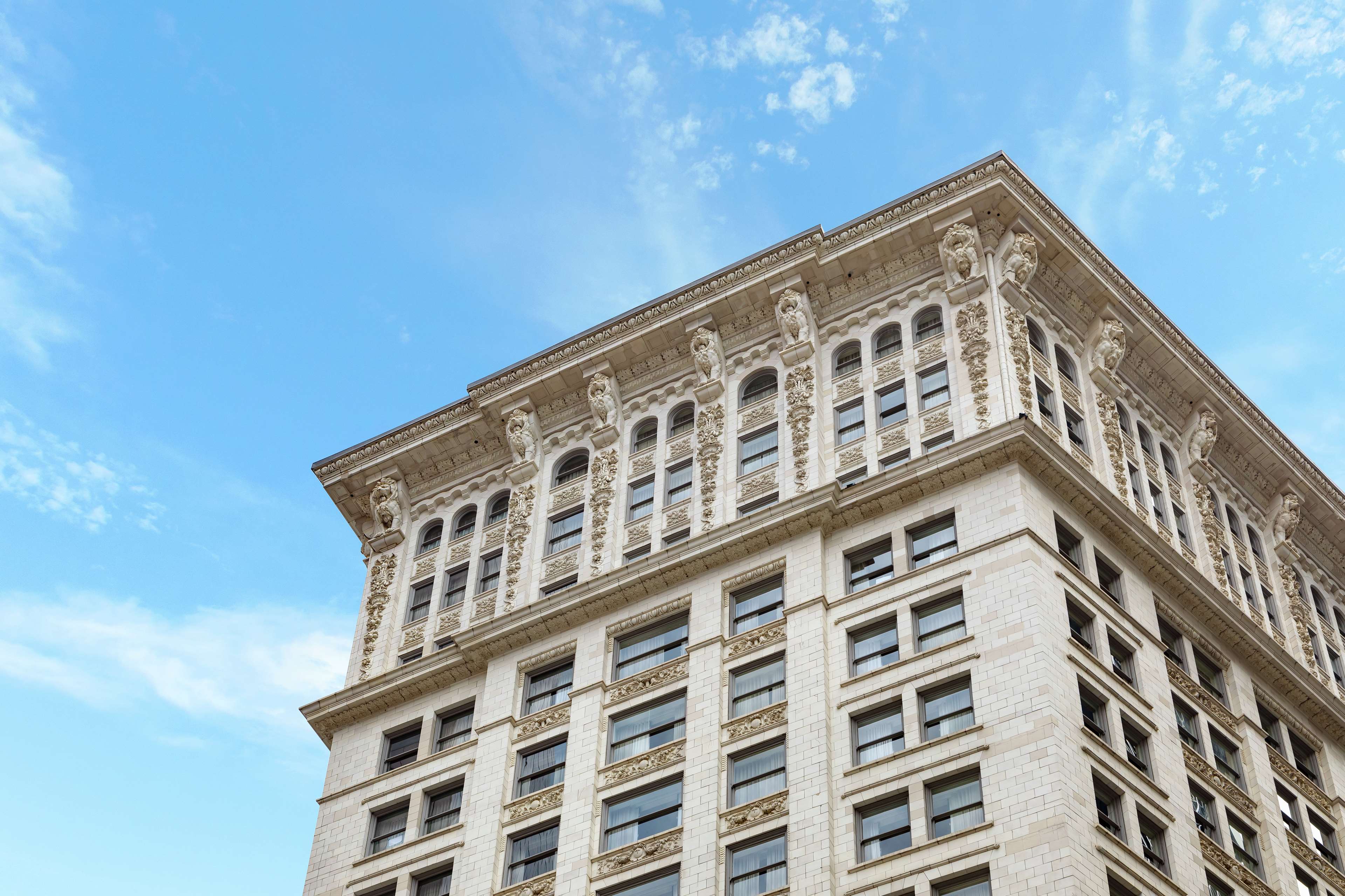 The Candler Hotel Atlanta, Curio Collection by Hilton Photo