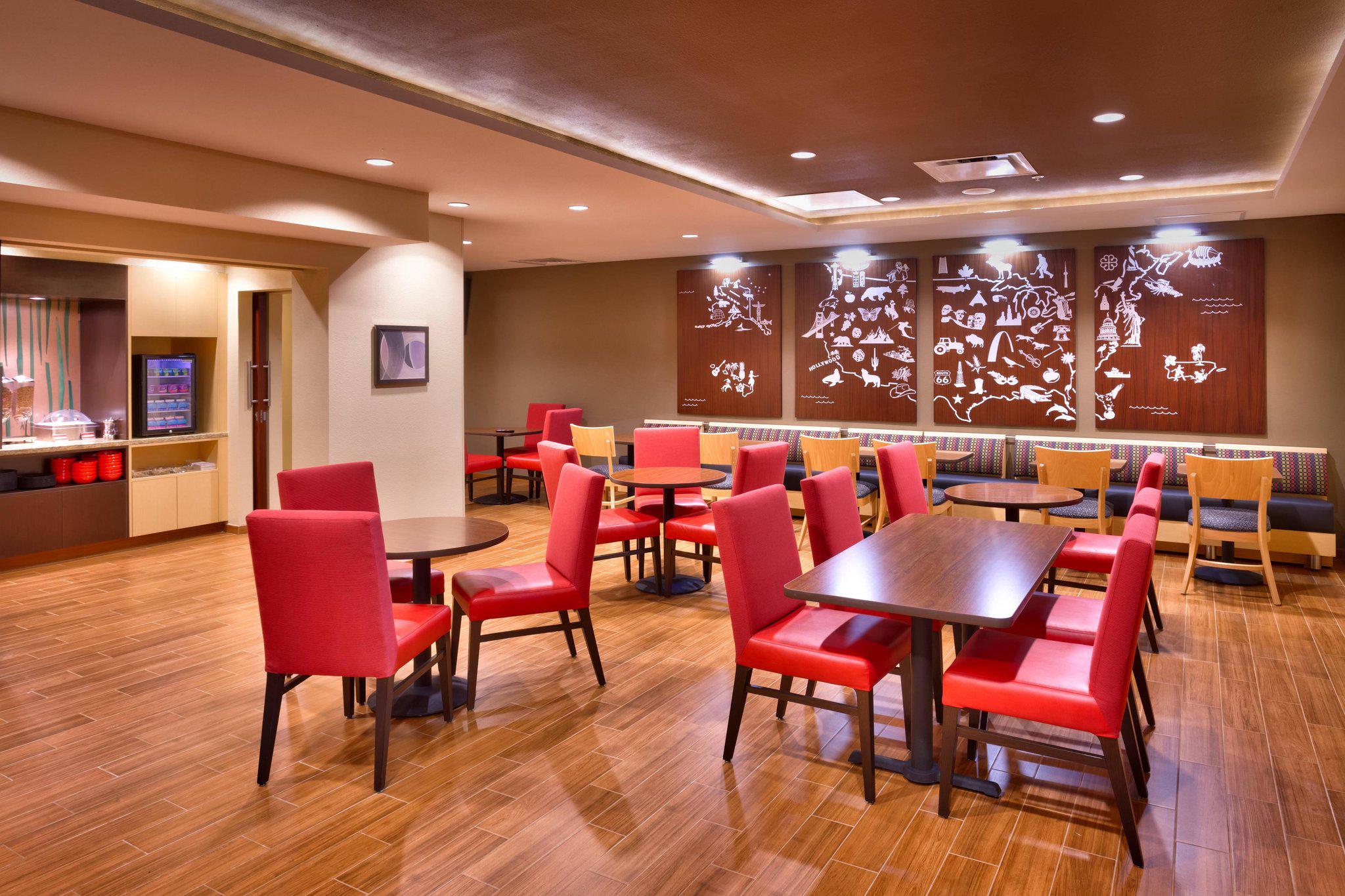 TownePlace Suites by Marriott Dickinson Photo