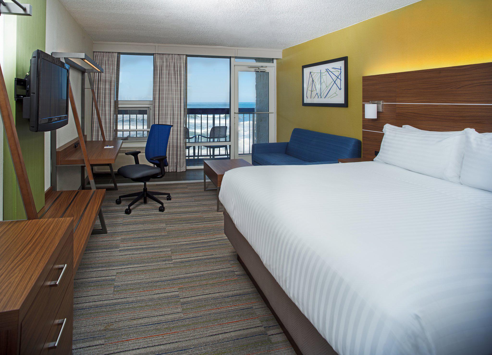 Holiday Inn Express Nags Head Oceanfront Photo