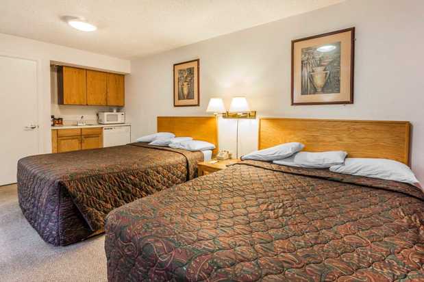 Images Rodeway Inn & Suites