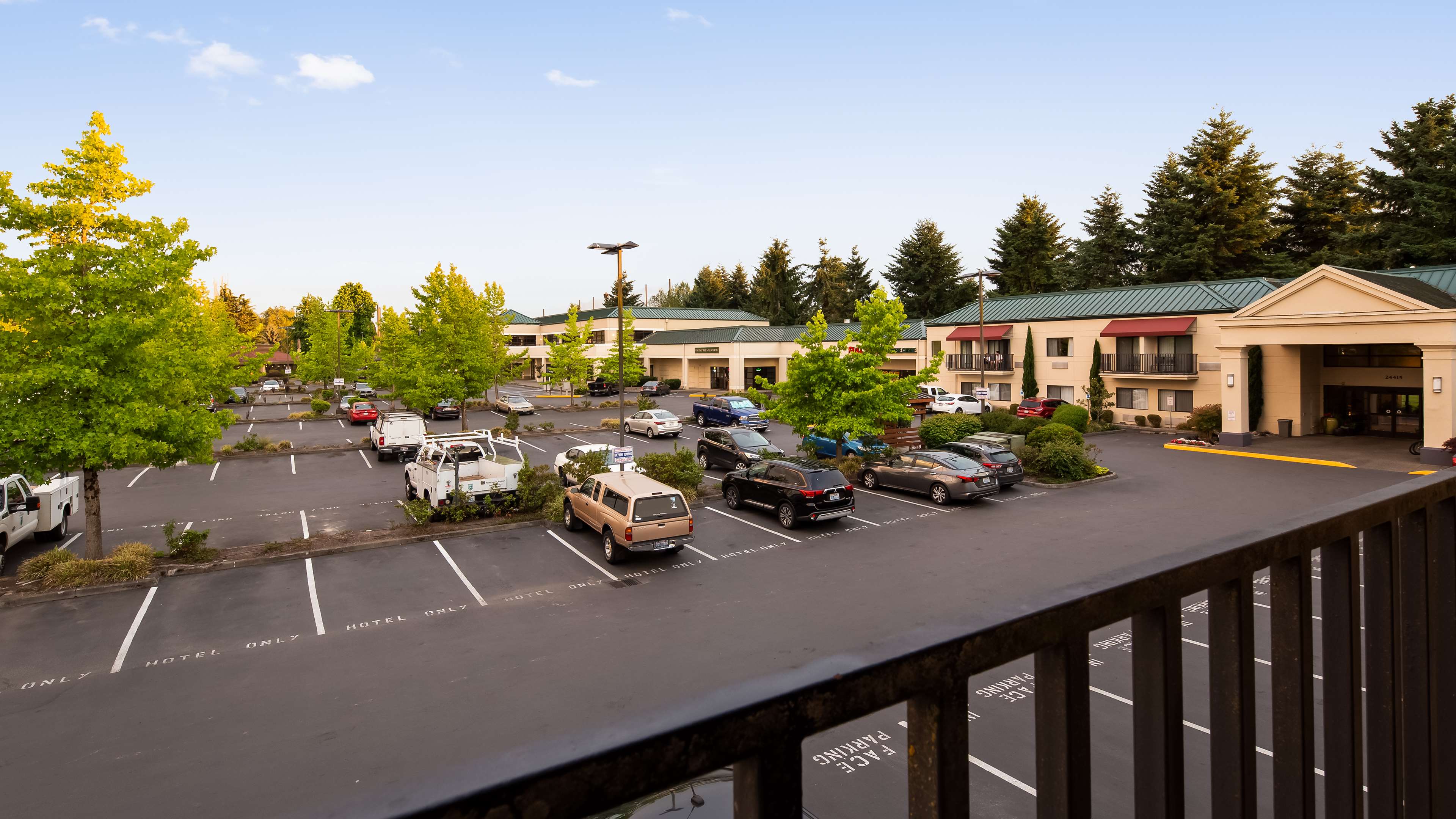 Best Western Plus Plaza by the Green Photo