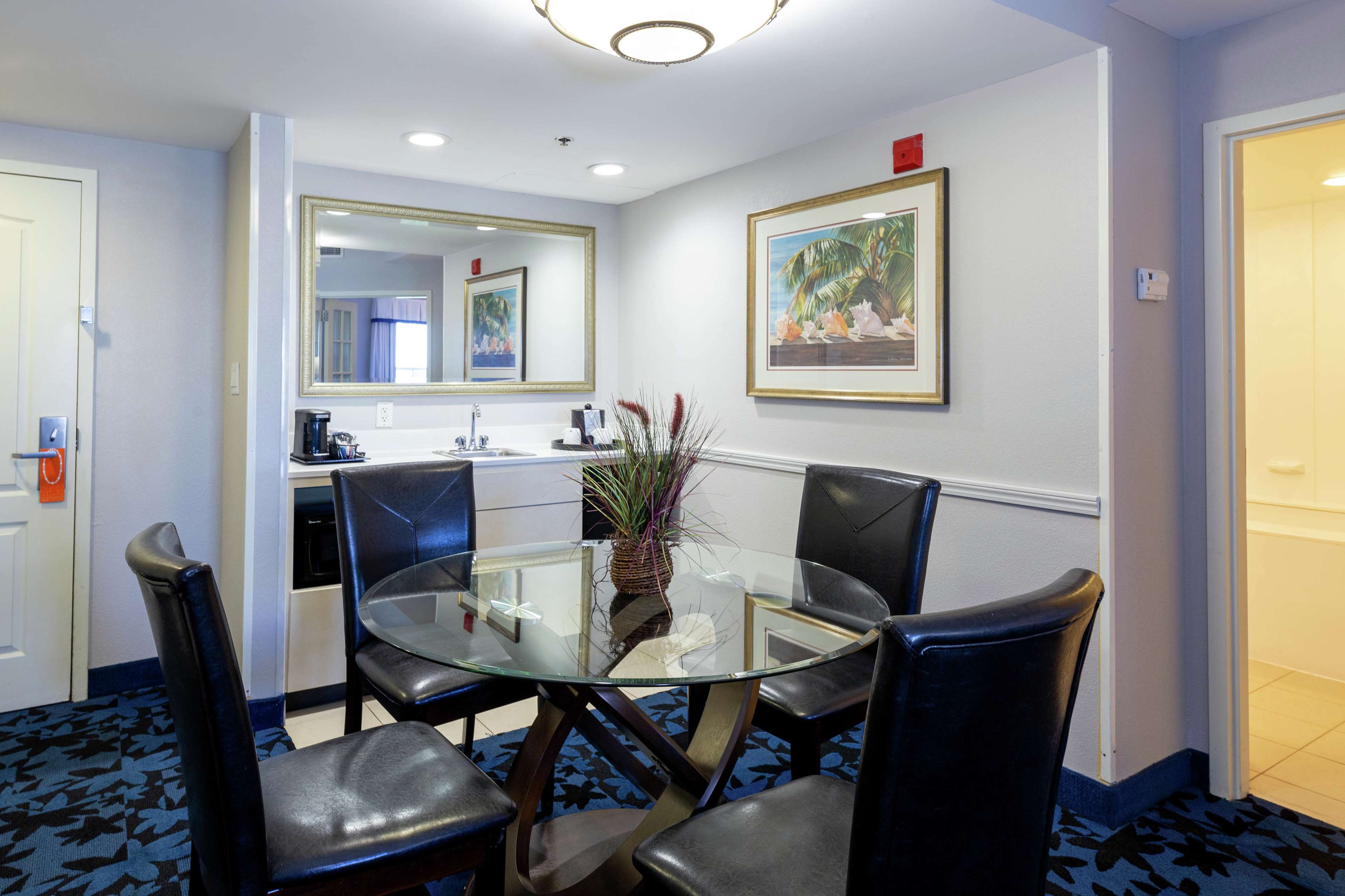 Hampton Inn & Suites Jacksonville Deerwood Park Photo