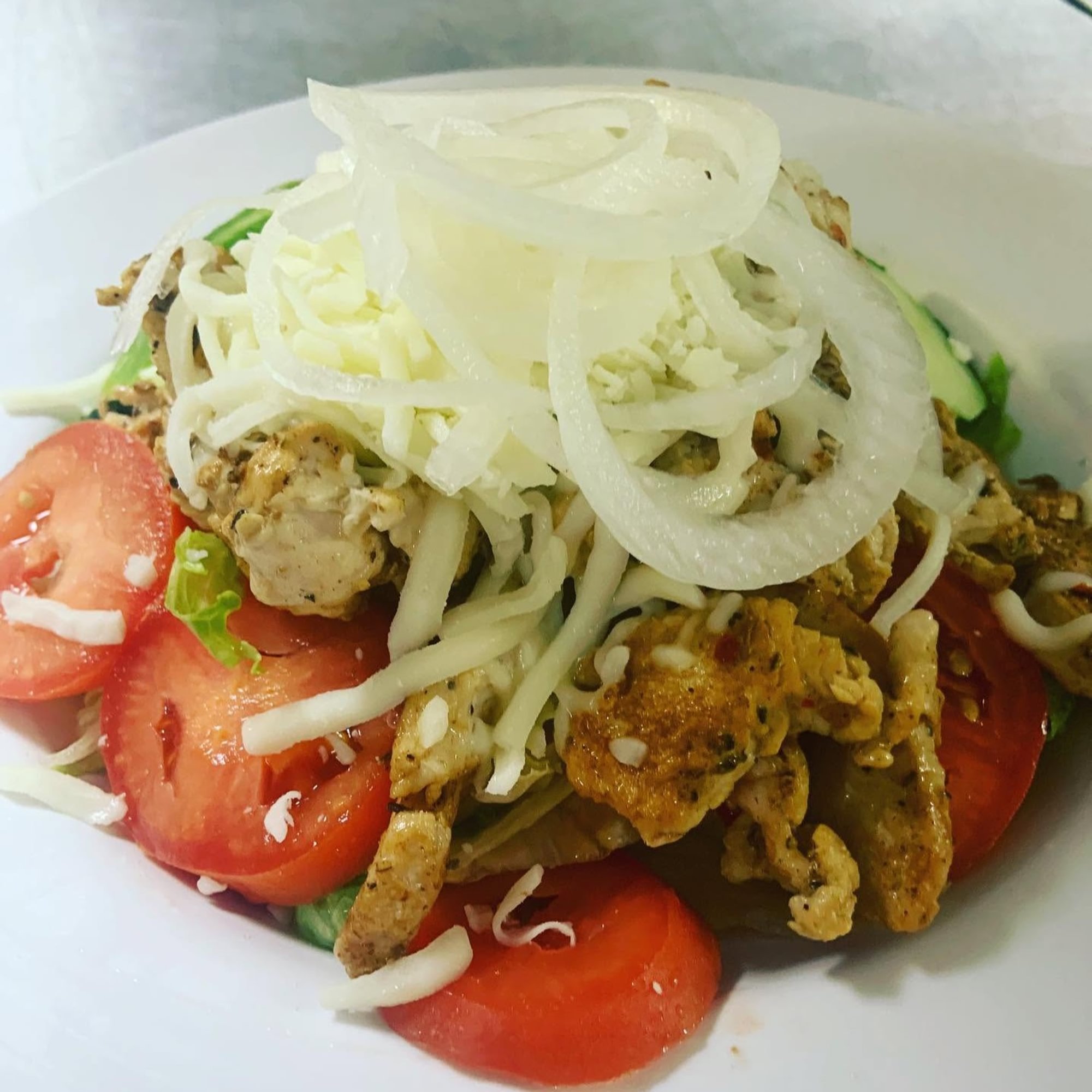 GRILLED CHICKEN SALAD & DRINK