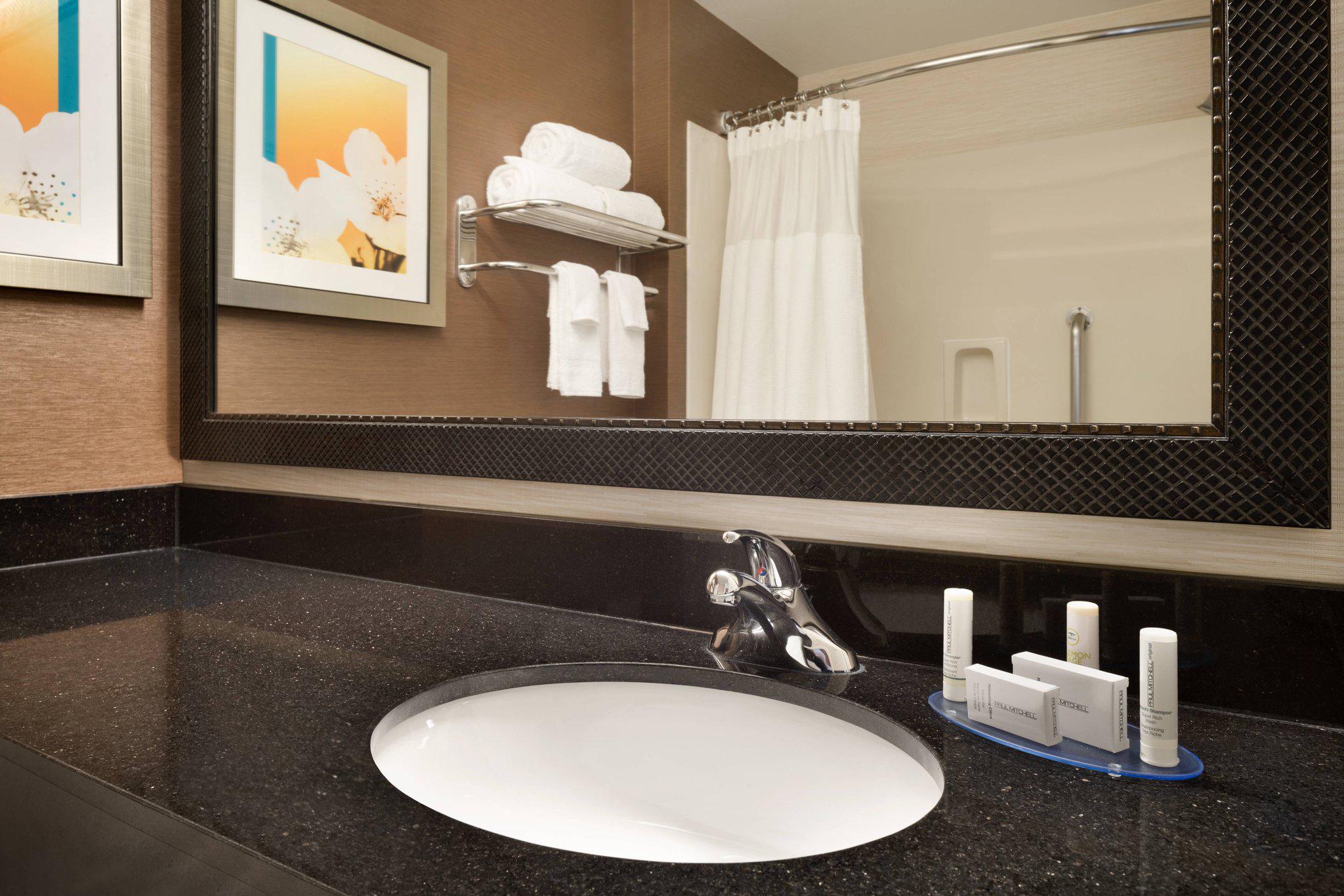 Fairfield Inn & Suites by Marriott Minneapolis Bloomington/Mall of America Photo