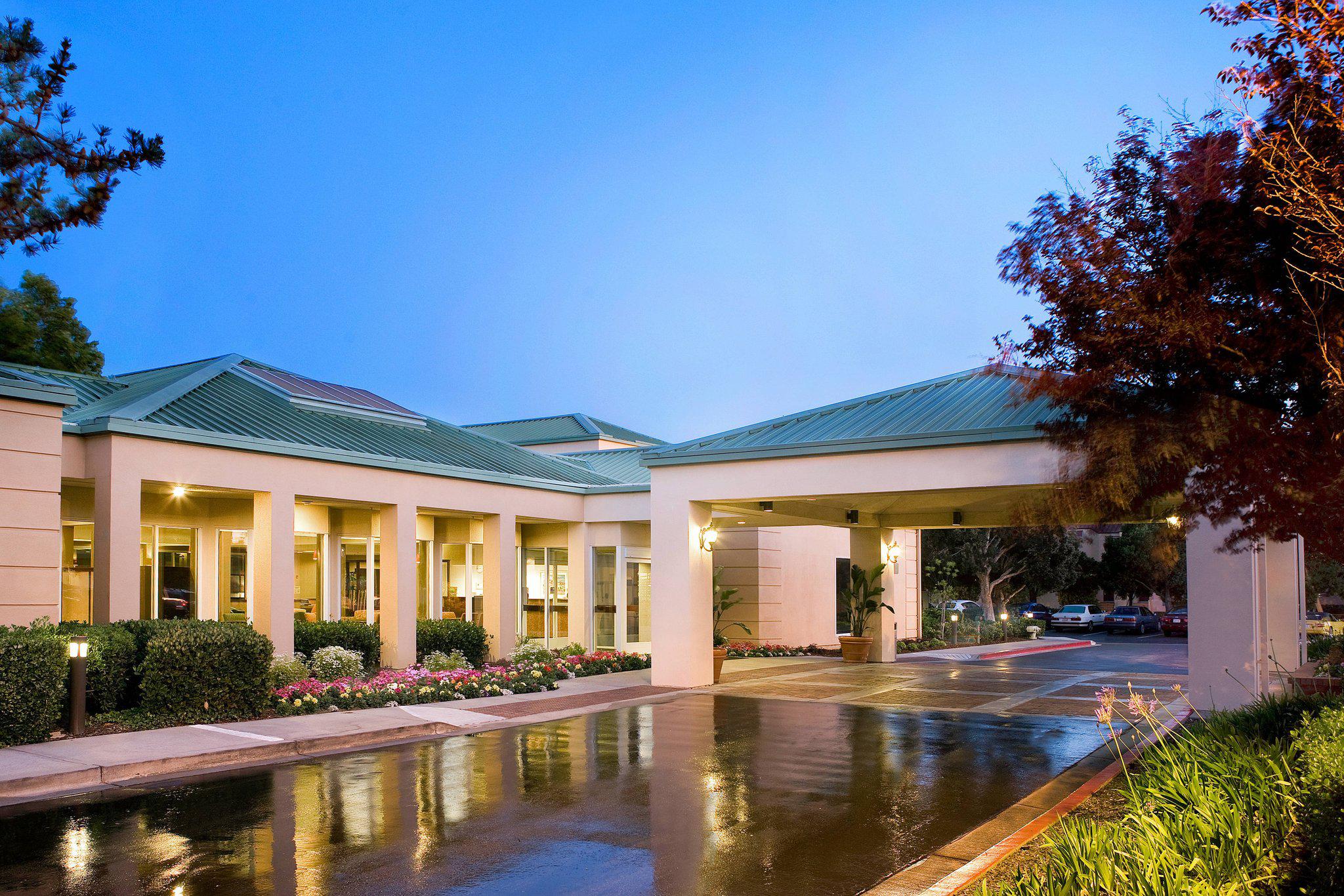 Courtyard by Marriott San Mateo Foster City Photo