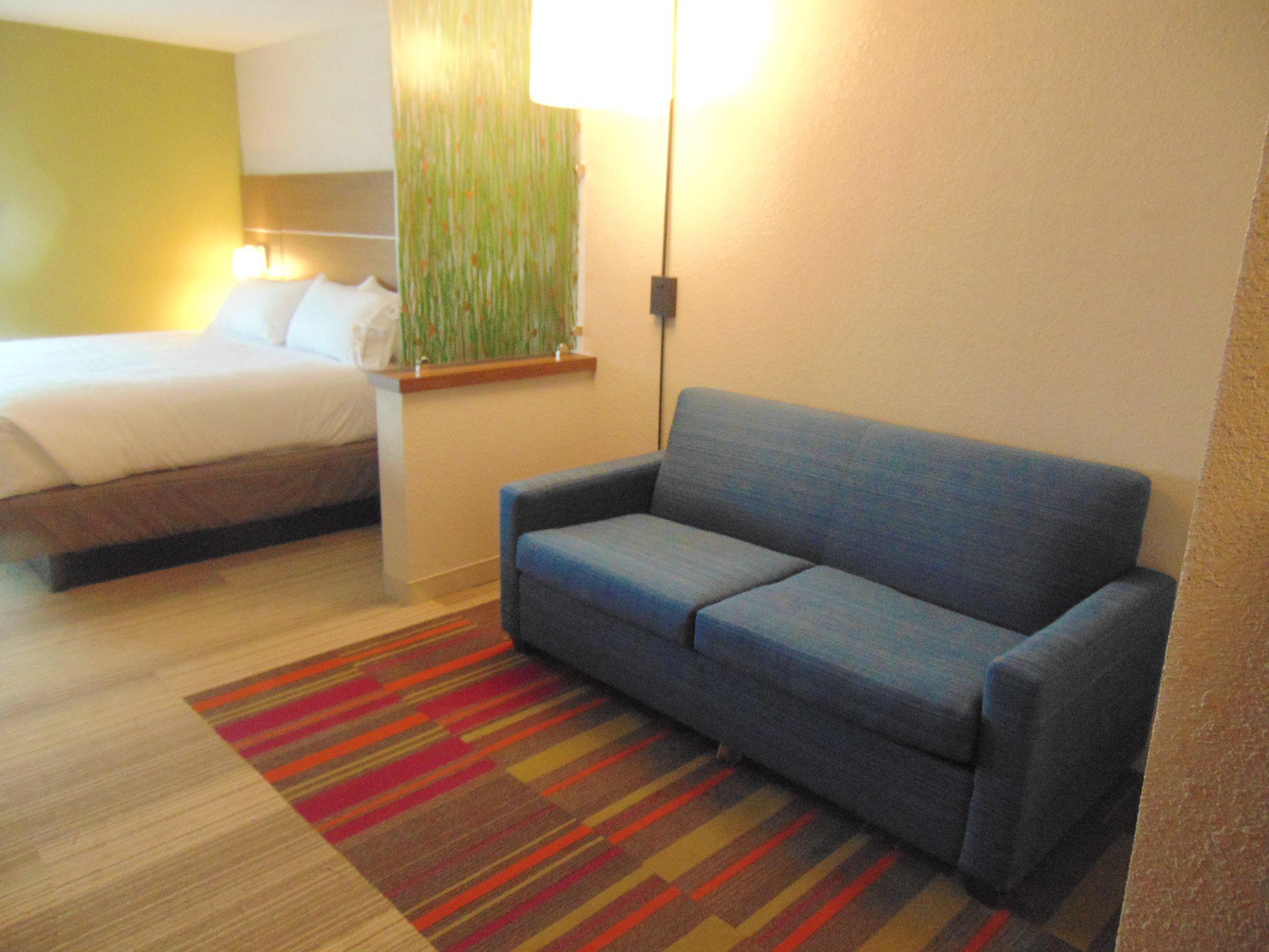 Holiday Inn Express & Suites Wapakoneta Photo