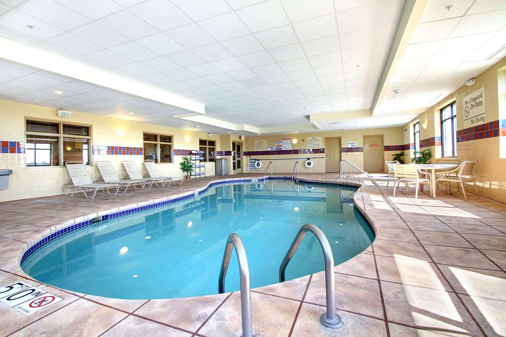 Hampton Inn & Suites by Hilton West Bend Image