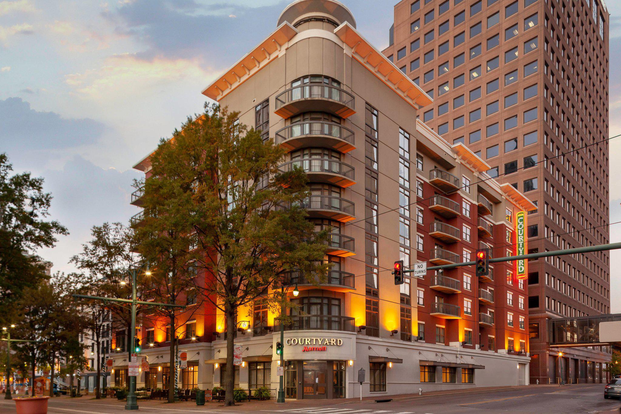 Courtyard by Marriott Memphis Downtown Photo