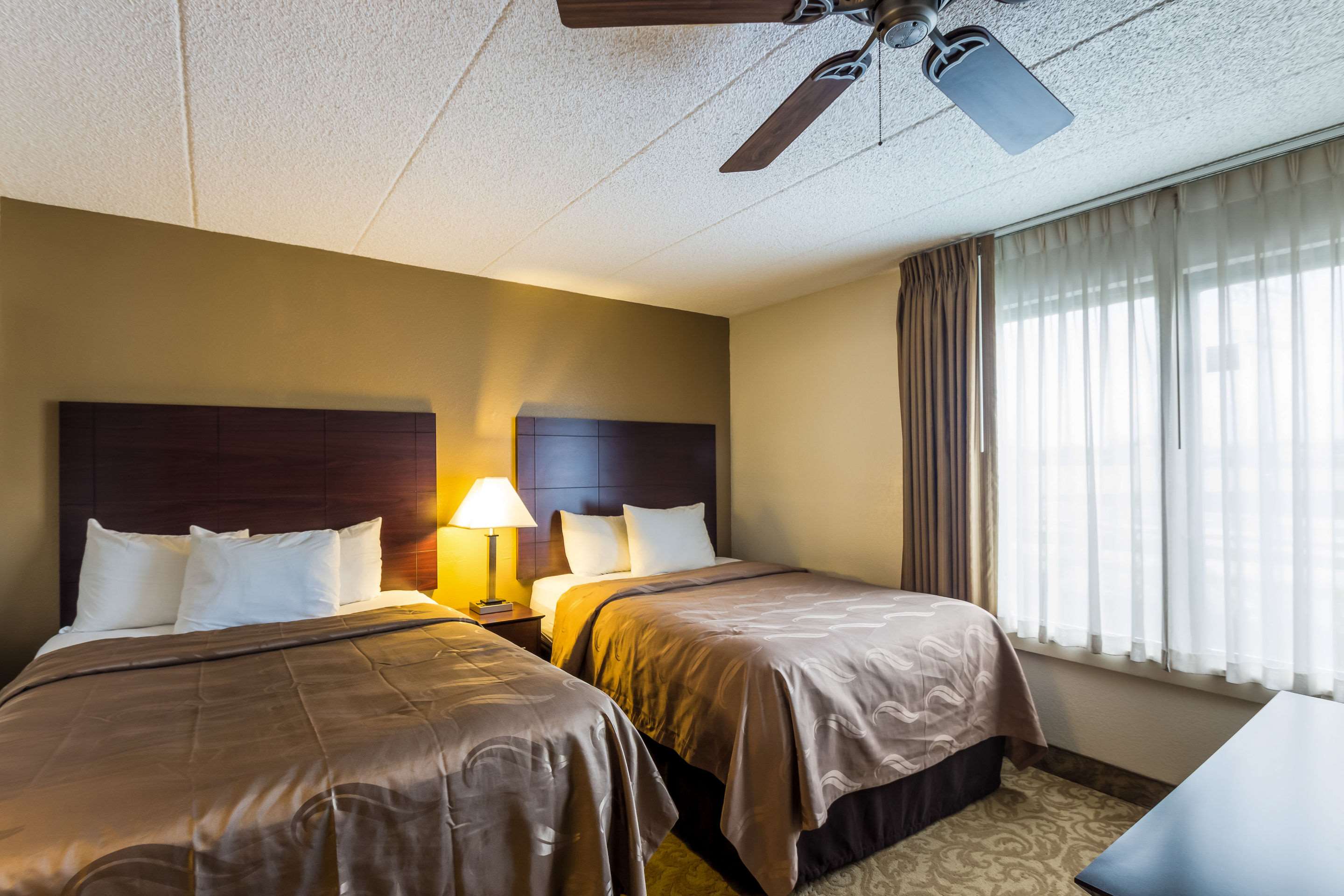 Quality Suites Milwaukee Airport Photo