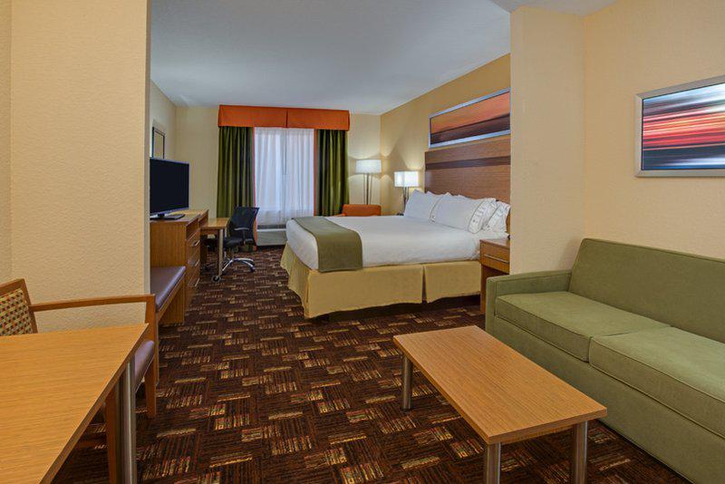 Holiday Inn Express & Suites Fort Lauderdale Airport South Photo