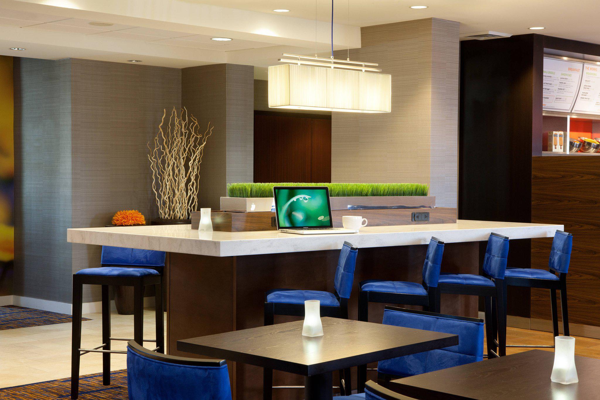 Courtyard by Marriott Oakland Airport Photo