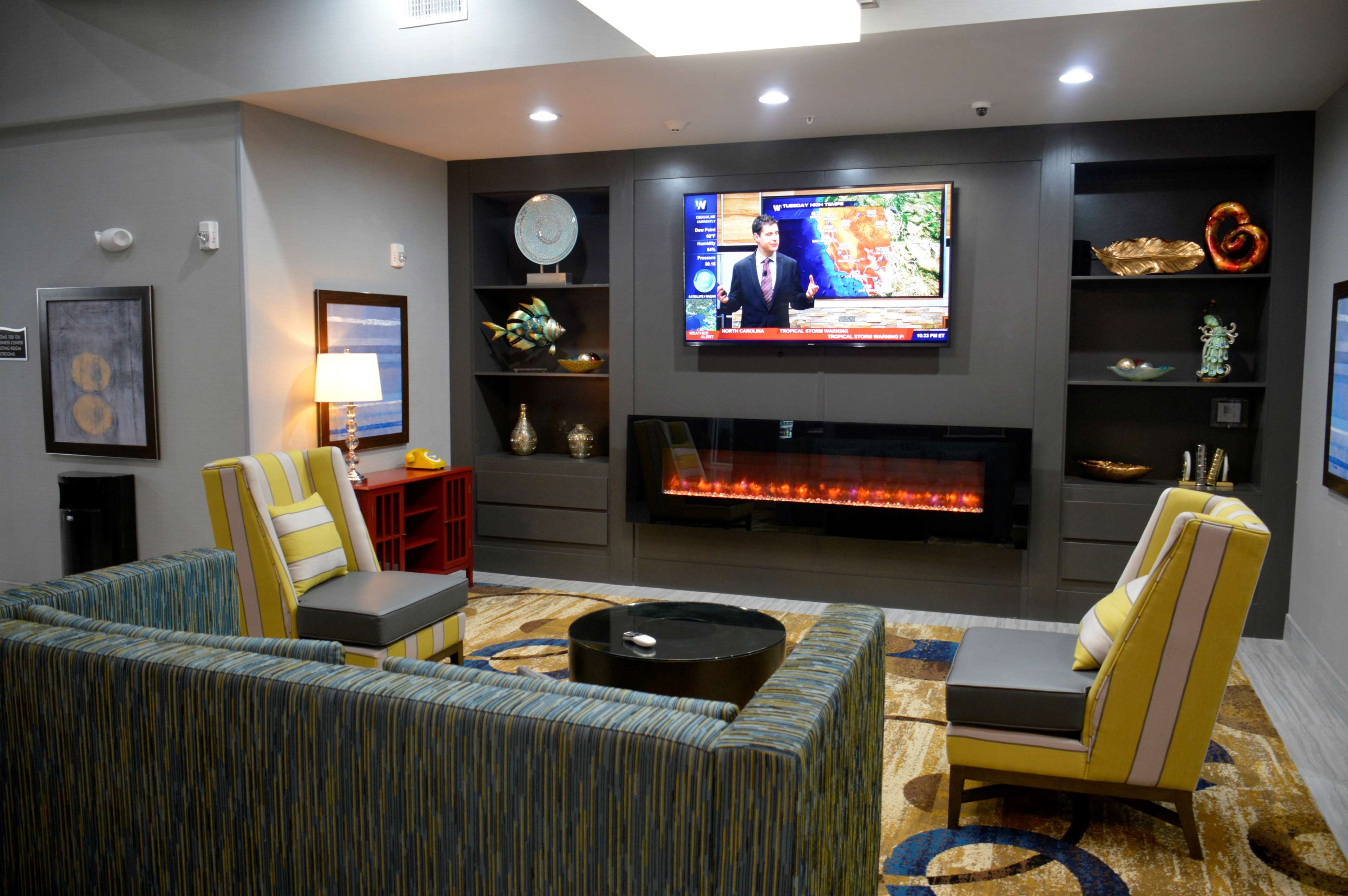 Best Western Plus Airport Inn & Suites Photo