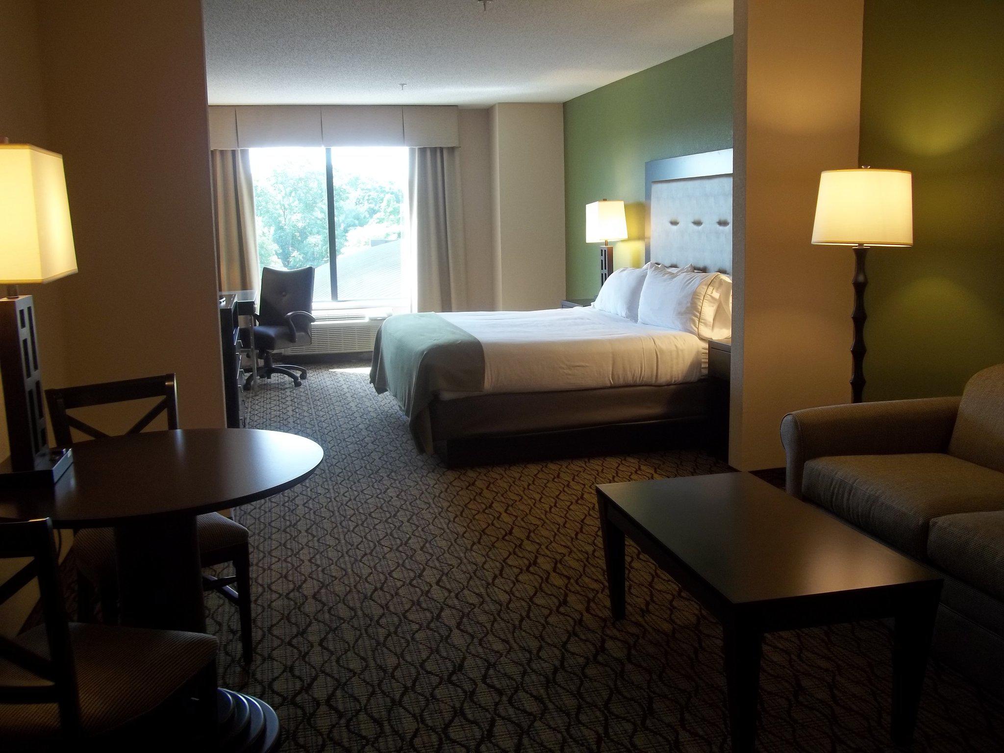 Holiday Inn Express & Suites Winchester Photo