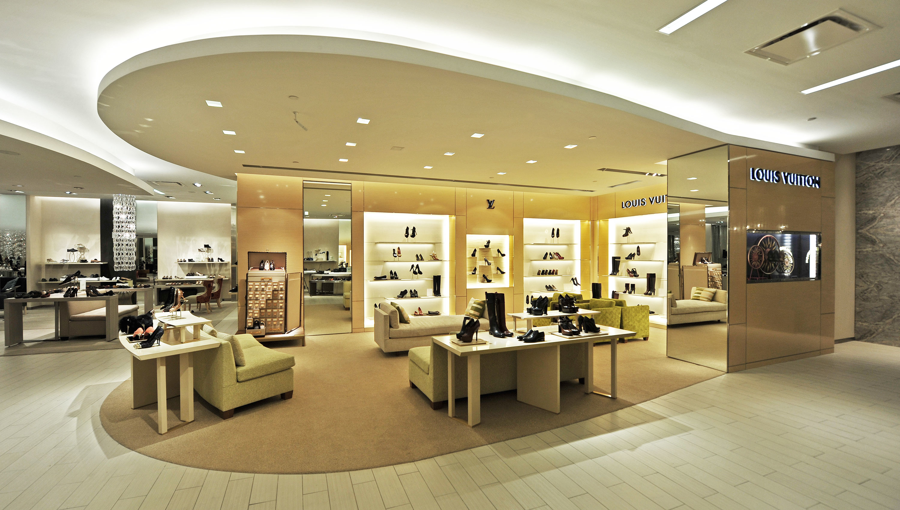 Louis Vuitton New York Saks Fifth Ave Shoe Salon Photo