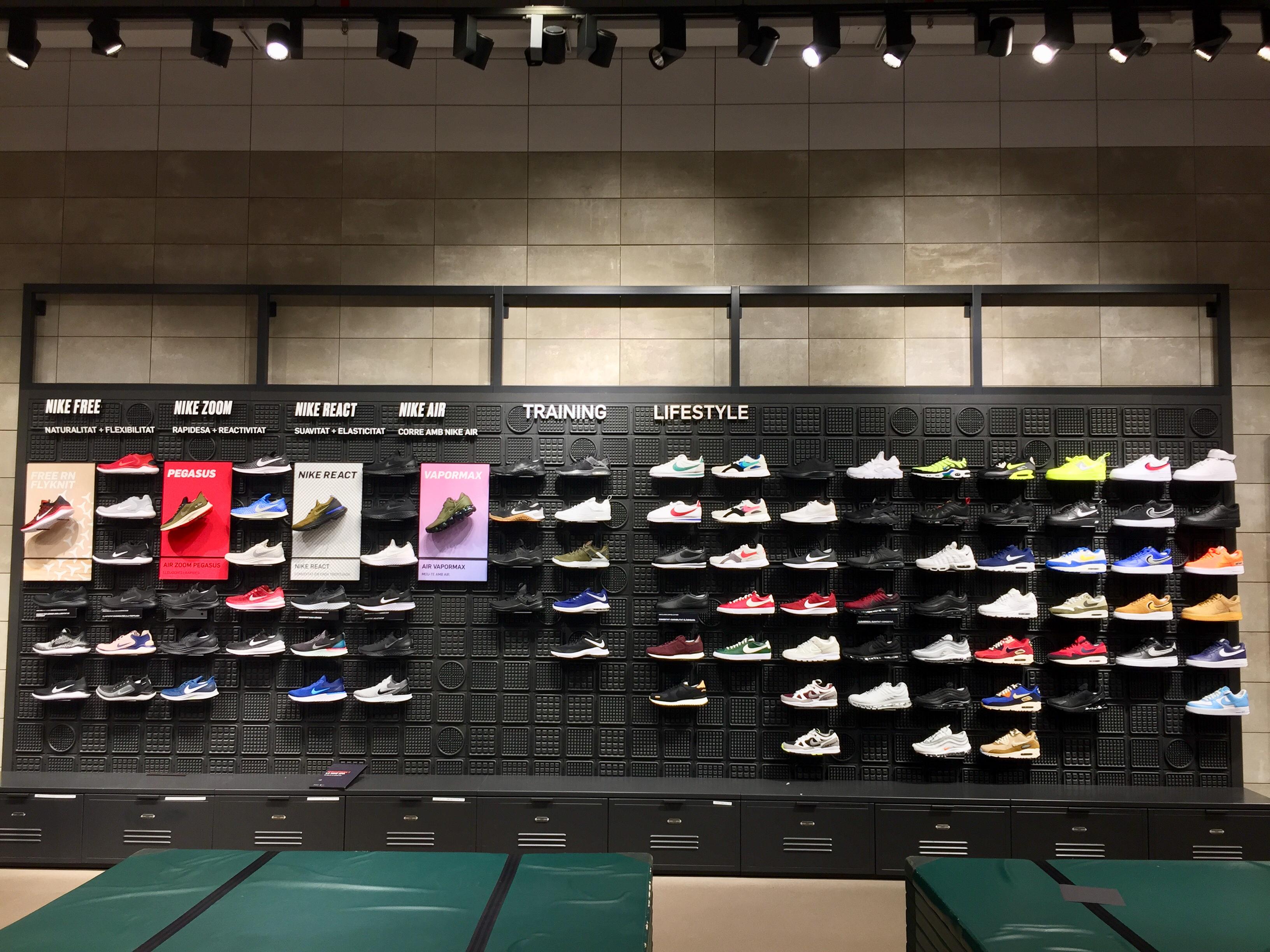 Nike Store - Maquinista - Barcelona - Centro Comercial La Maquinista | Ropa De Deporte Páginas Amarillas